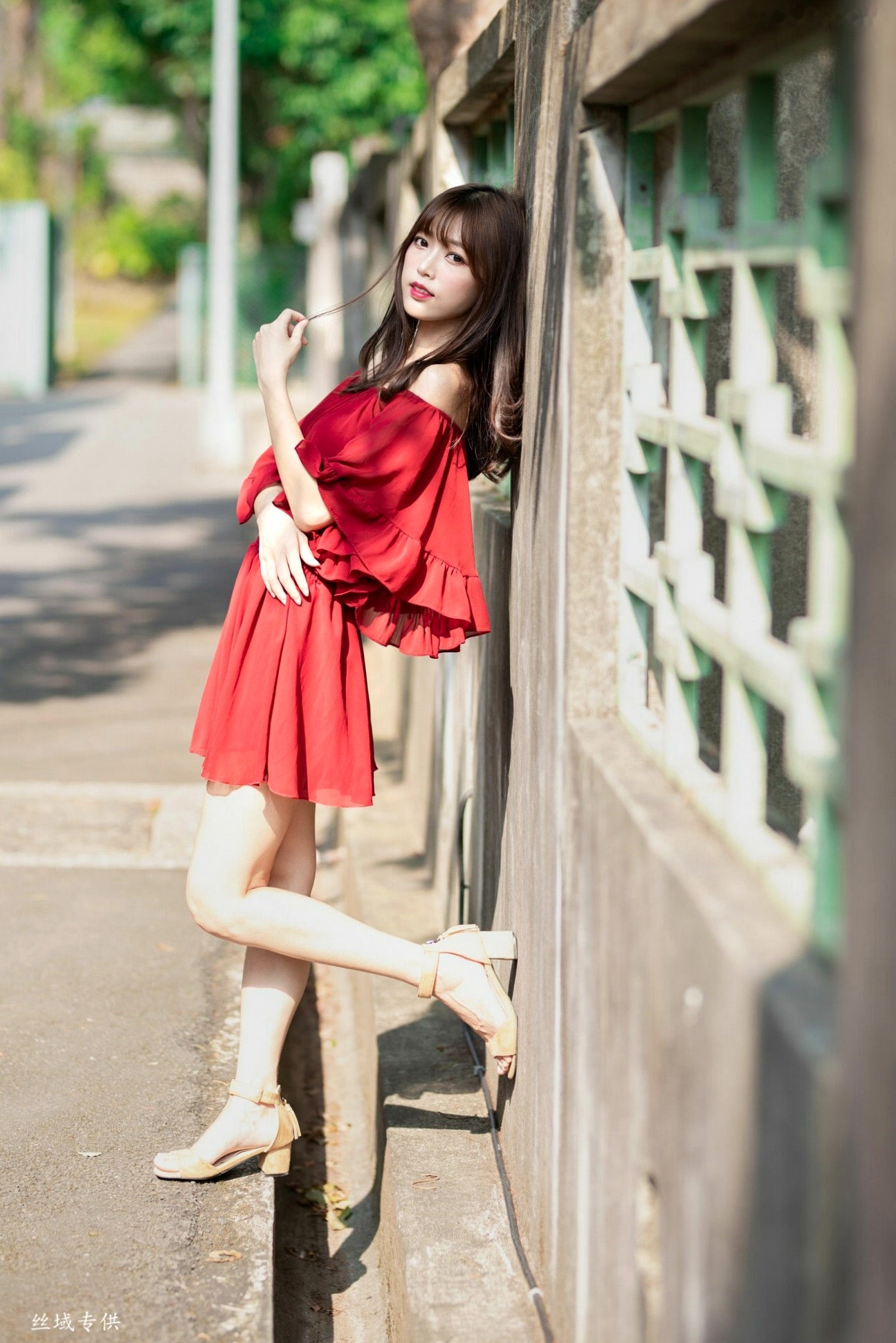 Gallery - 台湾正妹Lady憶憶/彭丽嘉《士林官邸》户外写真，优雅红裙清纯气质女神清新街拍台湾气质清新户外女神 女神私房照_秀色女神 - image 31