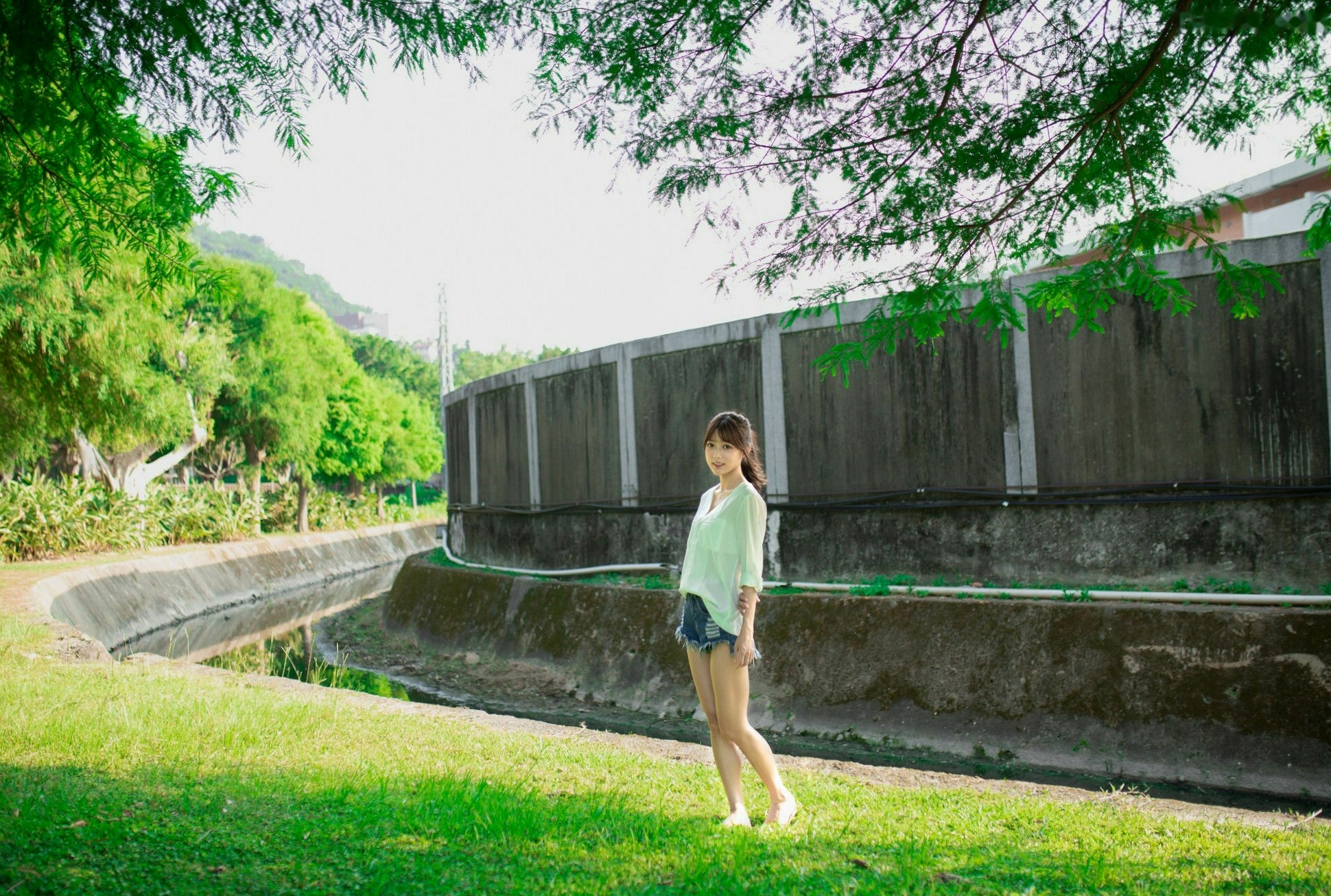 Gallery - 台湾正妹Lady憶憶/彭丽嘉《士林官邸》户外写真，优雅红裙清纯气质女神清新街拍台湾气质清新户外女神 女神私房照_秀色女神 - image 49