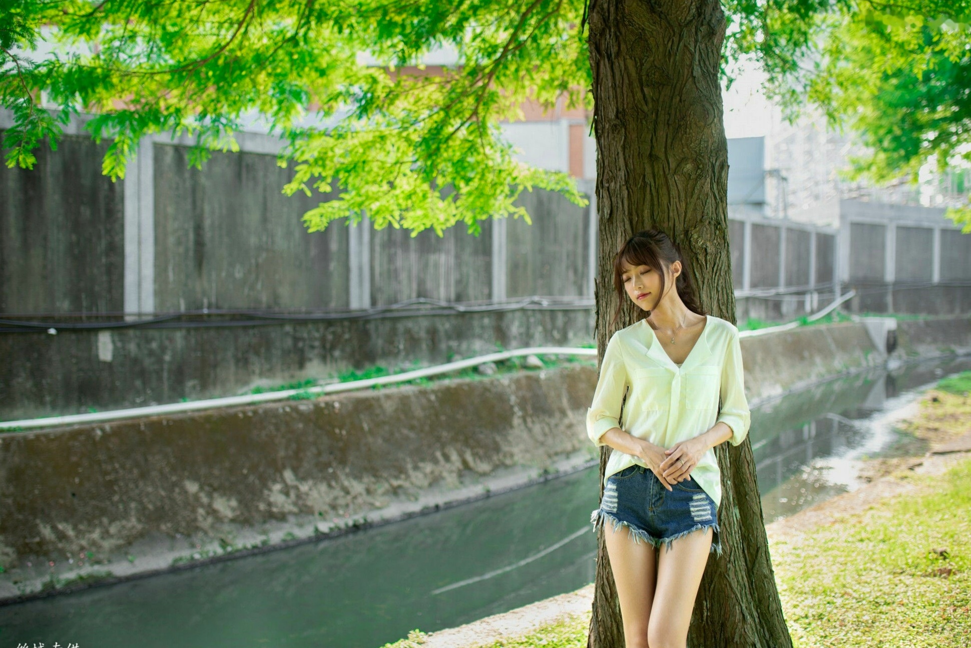 Gallery - 台湾正妹Lady憶憶/彭丽嘉《士林官邸》户外写真，优雅红裙清纯气质女神清新街拍台湾气质清新户外女神 女神私房照_秀色女神 - image 51