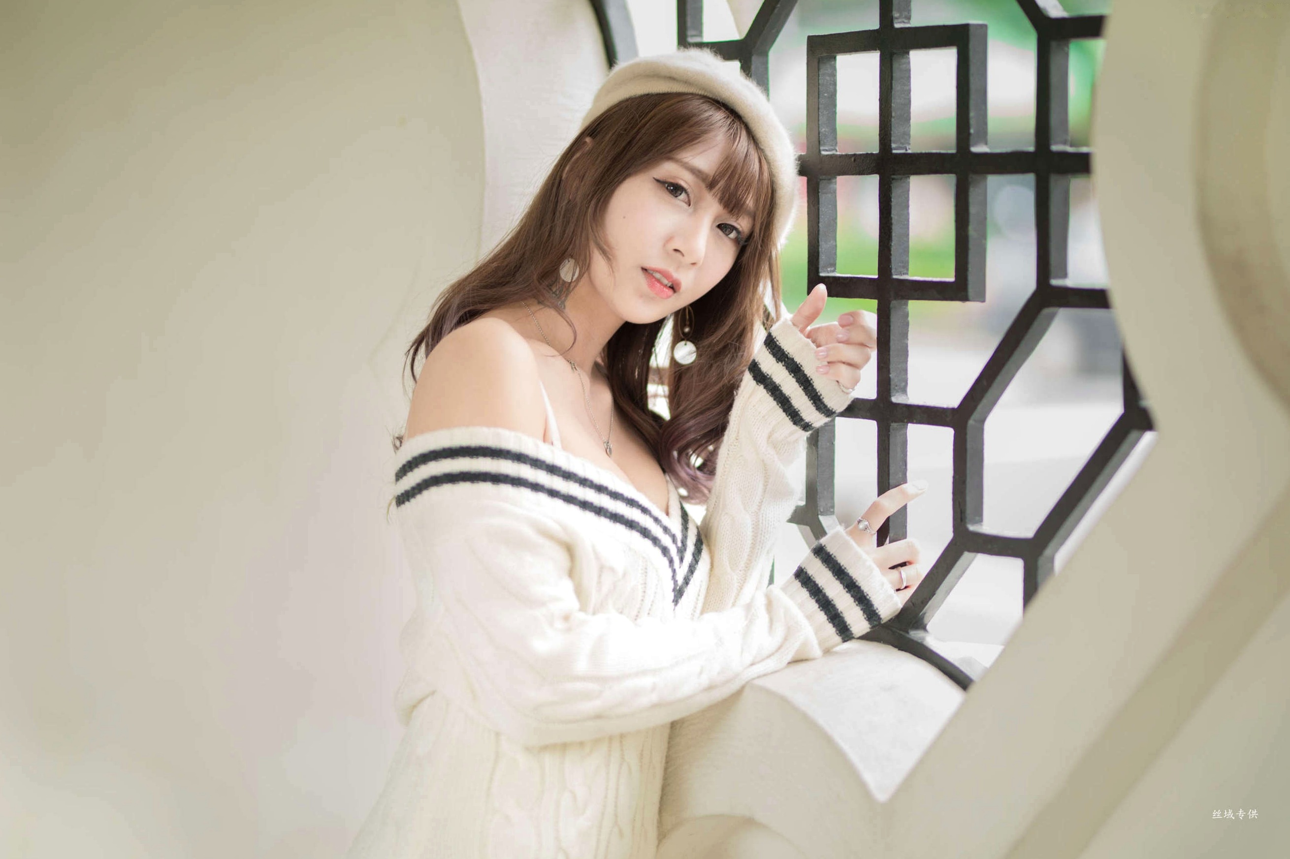 Gallery - 台湾正妹陈奕洁《中正纪念堂》花海户外私房写真，清新甜美气质名媛街拍套图台湾气质清新户外女神清纯街拍 女神私房照_秀色女神 - image 2