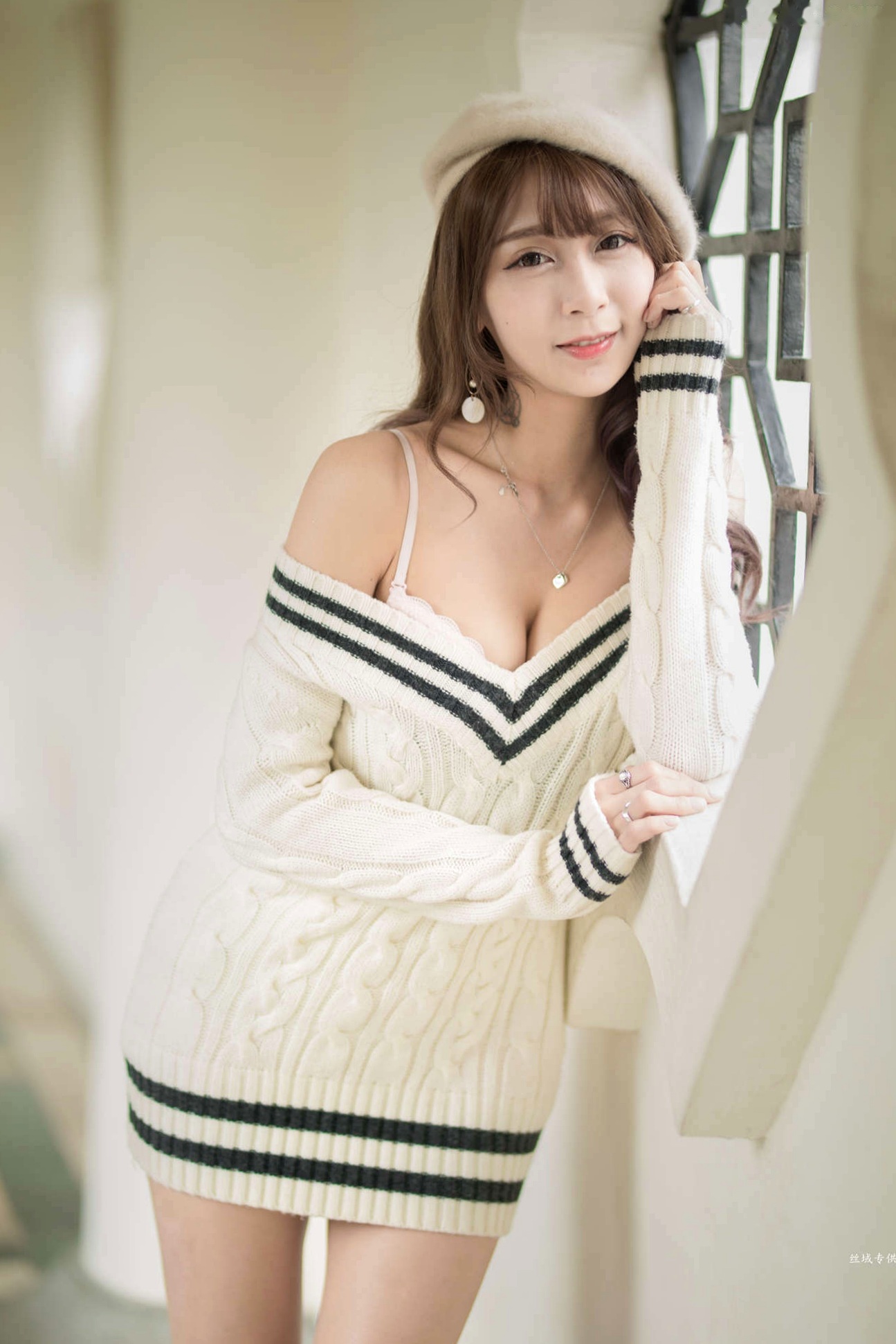 Gallery - 台湾正妹陈奕洁《中正纪念堂》花海户外私房写真，清新甜美气质名媛街拍套图台湾气质清新户外女神清纯街拍 女神私房照_秀色女神 - image 3