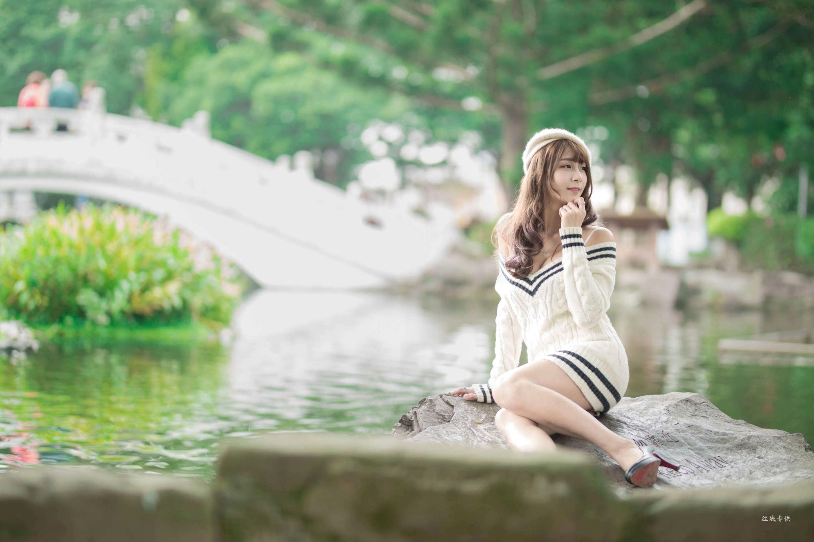 Gallery - 台湾正妹陈奕洁《中正纪念堂》花海户外私房写真，清新甜美气质名媛街拍套图台湾气质清新户外女神清纯街拍 女神私房照_秀色女神 - image 6
