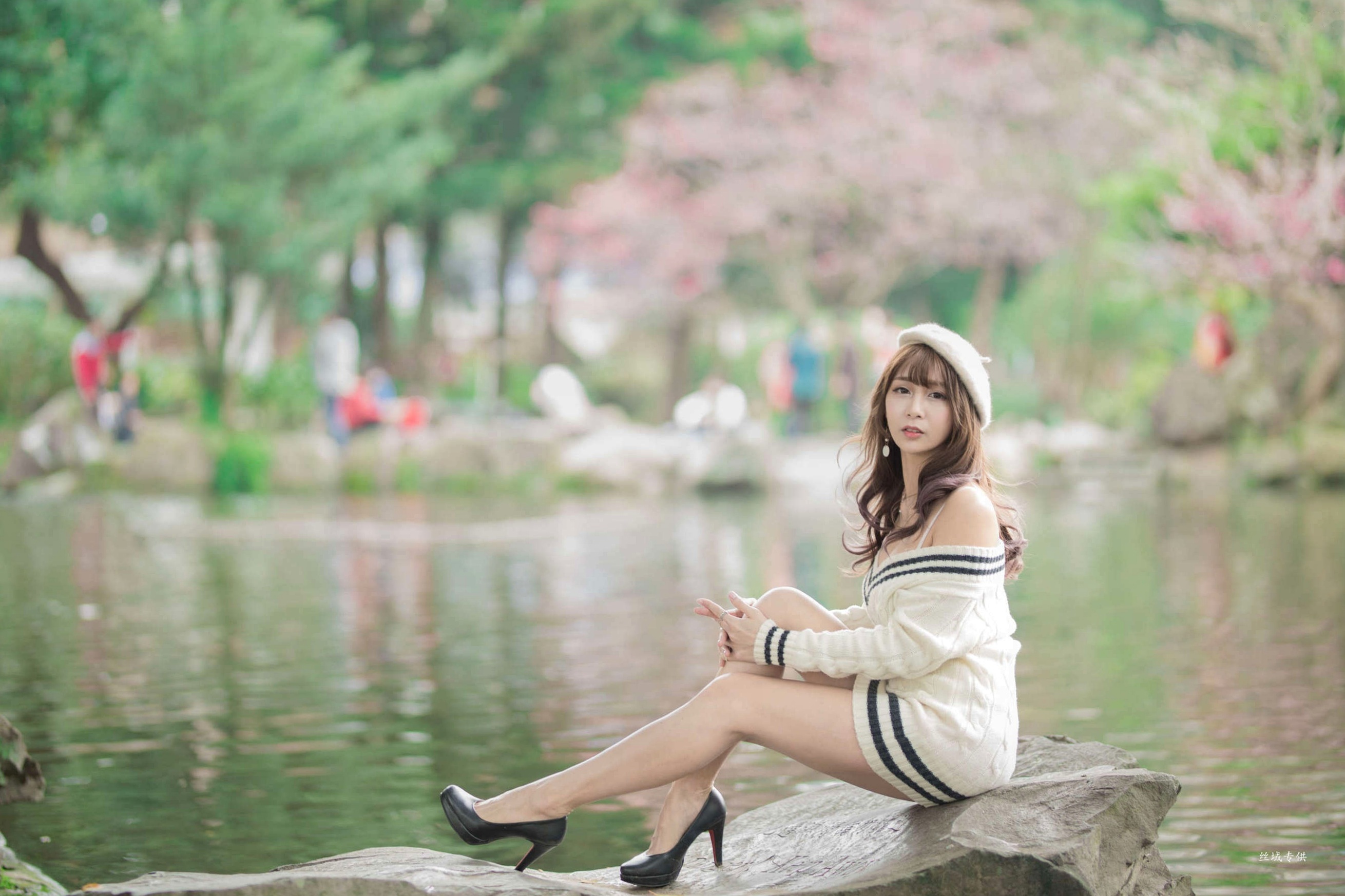 Gallery - 台湾正妹陈奕洁《中正纪念堂》花海户外私房写真，清新甜美气质名媛街拍套图台湾气质清新户外女神清纯街拍 女神私房照_秀色女神 - image 7