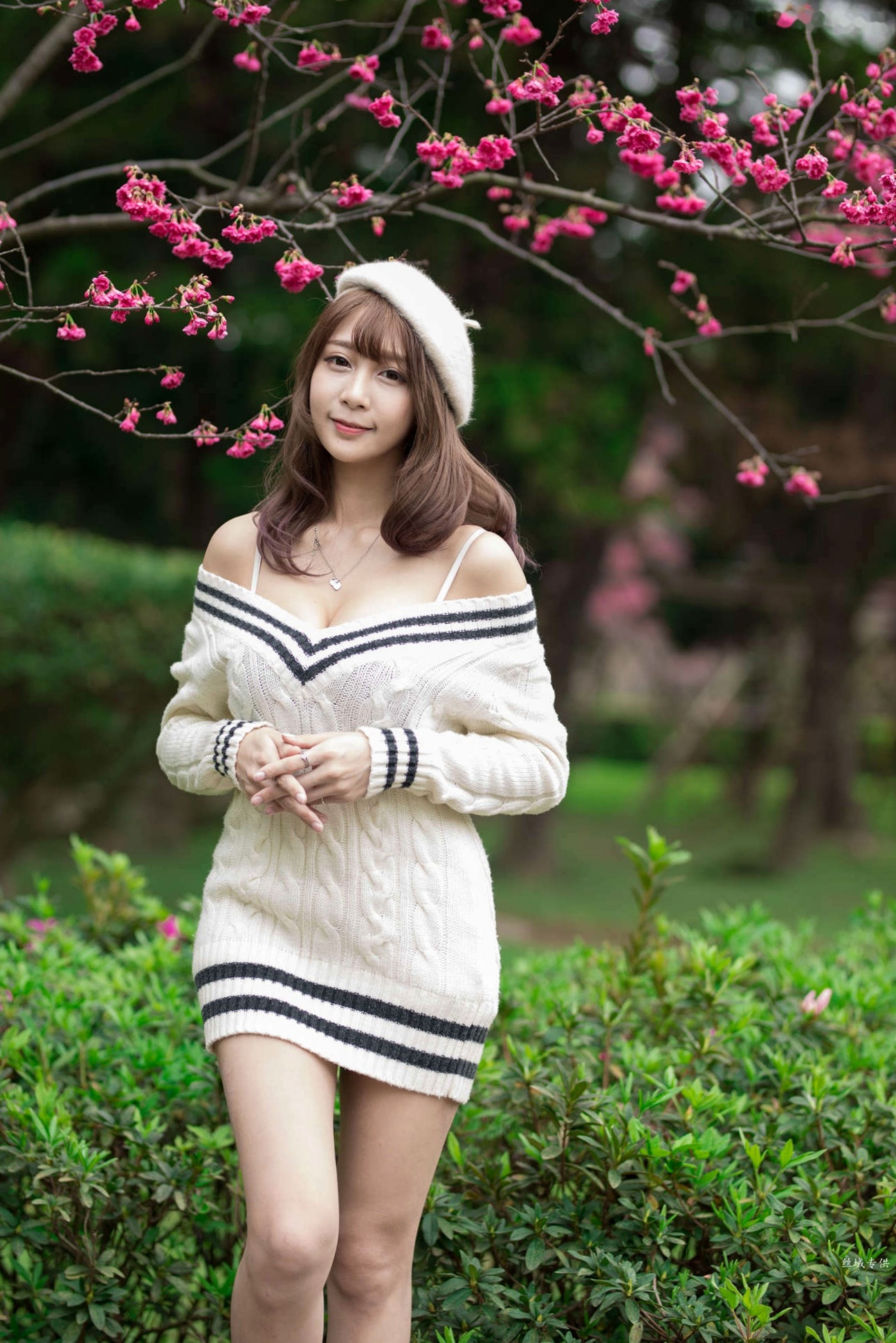 Gallery - 台湾正妹陈奕洁《中正纪念堂》花海户外私房写真，清新甜美气质名媛街拍套图台湾气质清新户外女神清纯街拍 女神私房照_秀色女神 - image 12