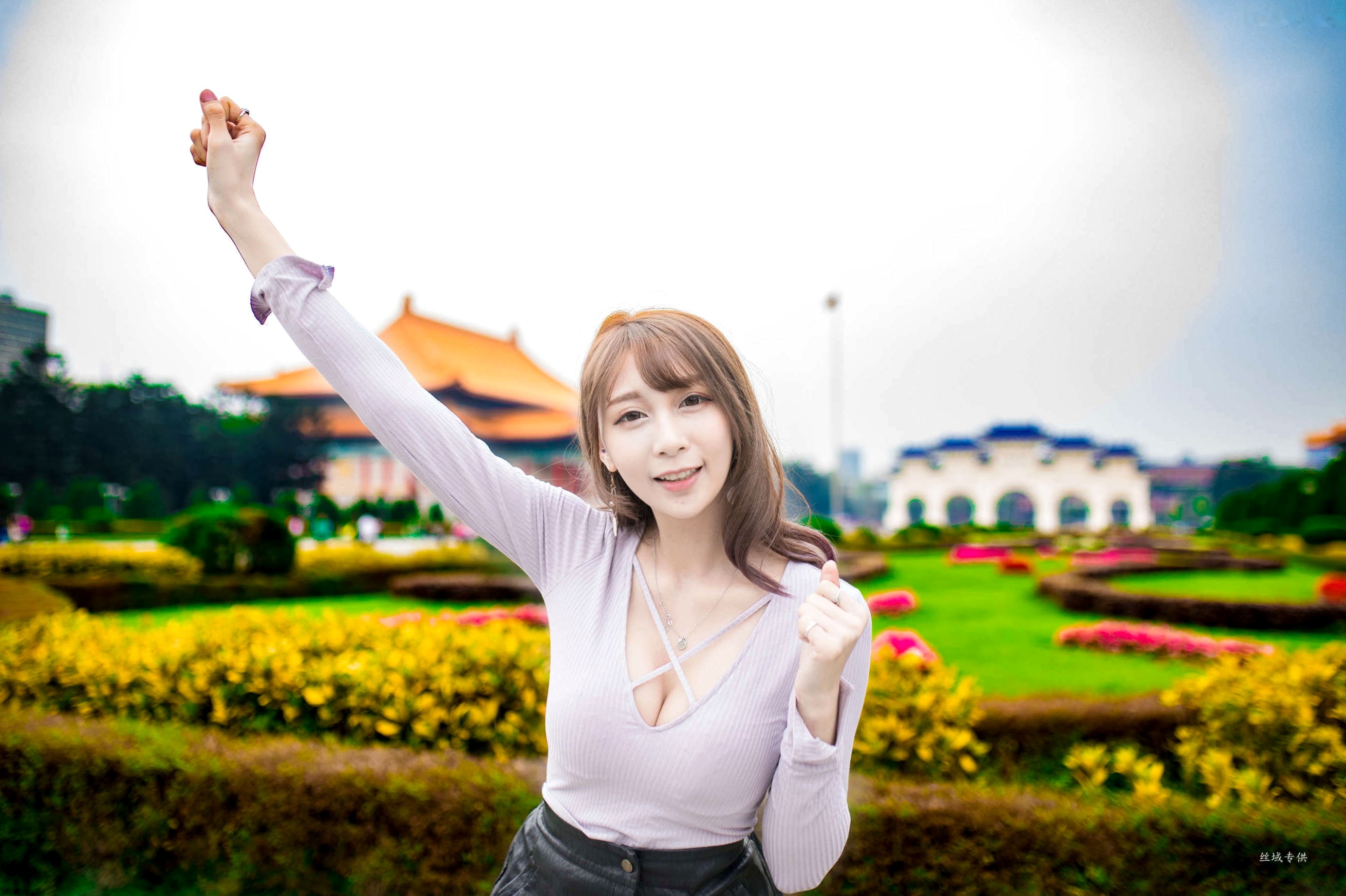 Gallery - 台湾正妹陈奕洁《中正纪念堂》花海户外私房写真，清新甜美气质名媛街拍套图台湾气质清新户外女神清纯街拍 女神私房照_秀色女神 - image 47