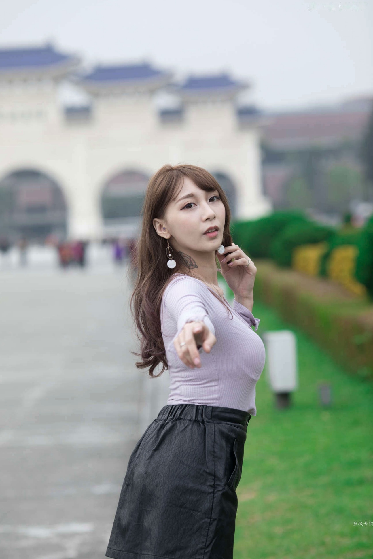 Gallery - 台湾正妹陈奕洁《中正纪念堂》花海户外私房写真，清新甜美气质名媛街拍套图台湾气质清新户外女神清纯街拍 女神私房照_秀色女神 - image 52