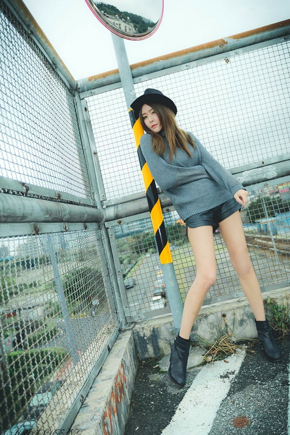 Gallery - 台湾正妹Winnie小雪：清新户外街拍写真，持吉他展现修长美腿，打造文艺自然范儿[52P]台湾清新街拍美腿治愈系 女神私房照_秀色女神 - image 9