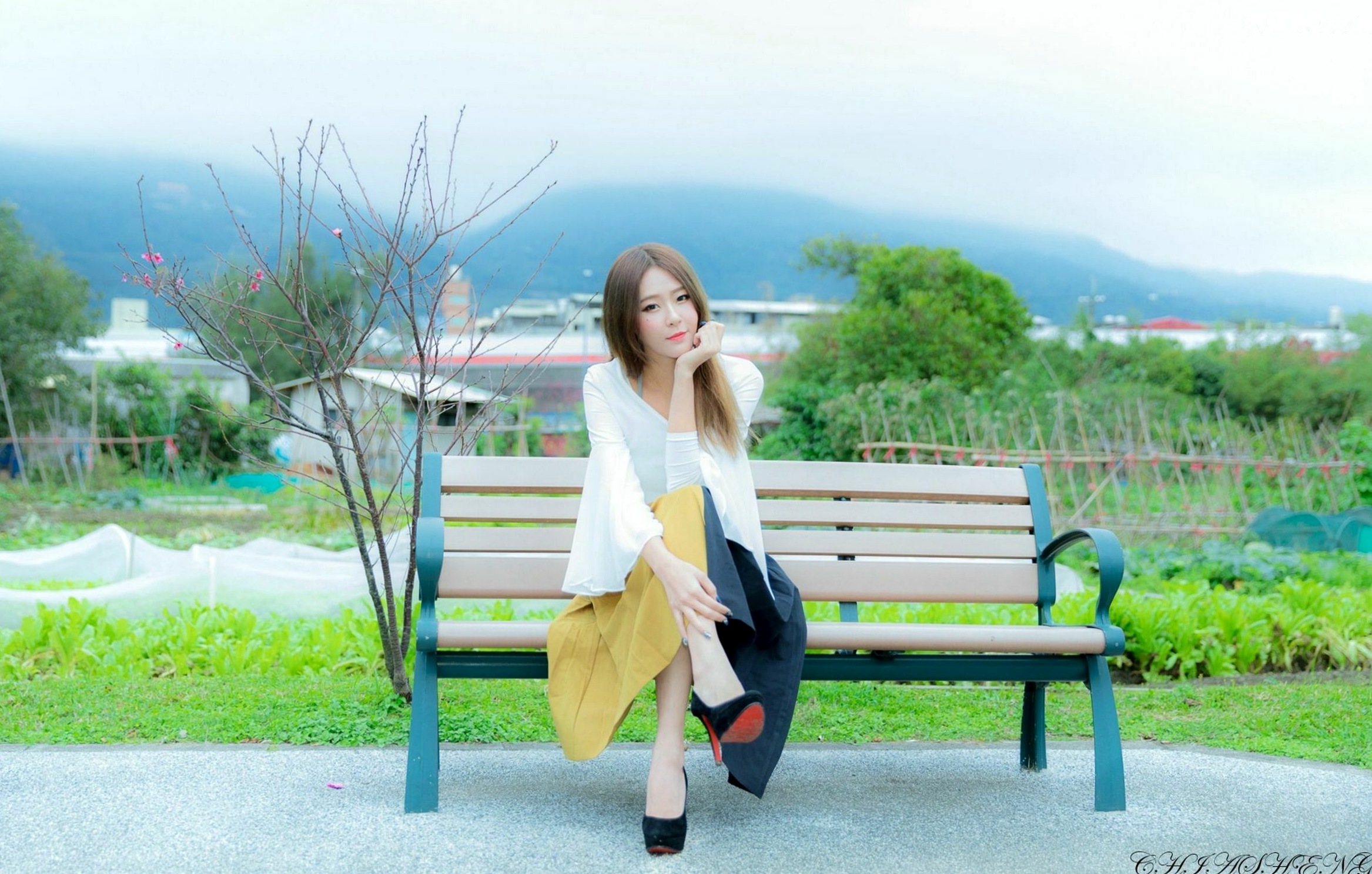 Gallery - 台湾正妹Winnie小雪：清新户外街拍写真，持吉他展现修长美腿，打造文艺自然范儿[52P]台湾清新街拍美腿治愈系 女神私房照_秀色女神 - image 29
