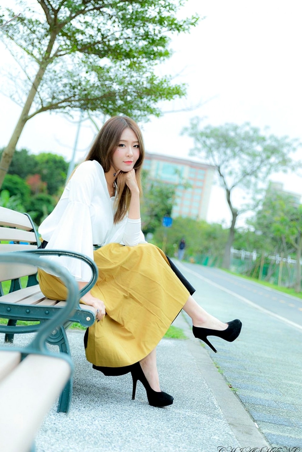 Gallery - 台湾正妹Winnie小雪：清新户外街拍写真，持吉他展现修长美腿，打造文艺自然范儿[52P]台湾清新街拍美腿治愈系 女神私房照_秀色女神 - image 30