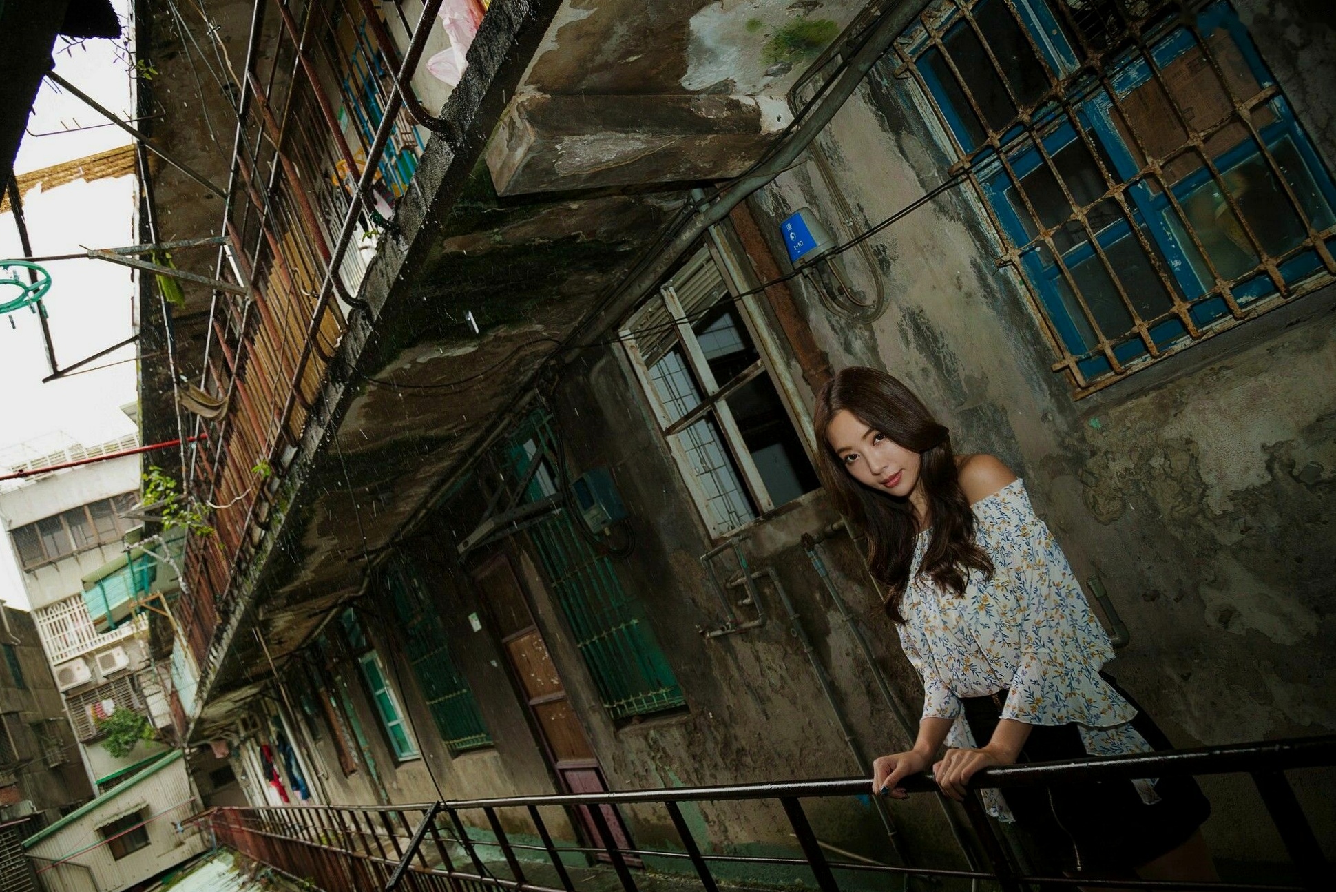 Gallery - 台湾正妹Emma江雨恩街拍写真，《西藏路+南機場公寓》城市氛围感清新女神生活私房照台湾气质清新街拍女神 女神私房照_秀色女神 - image 26