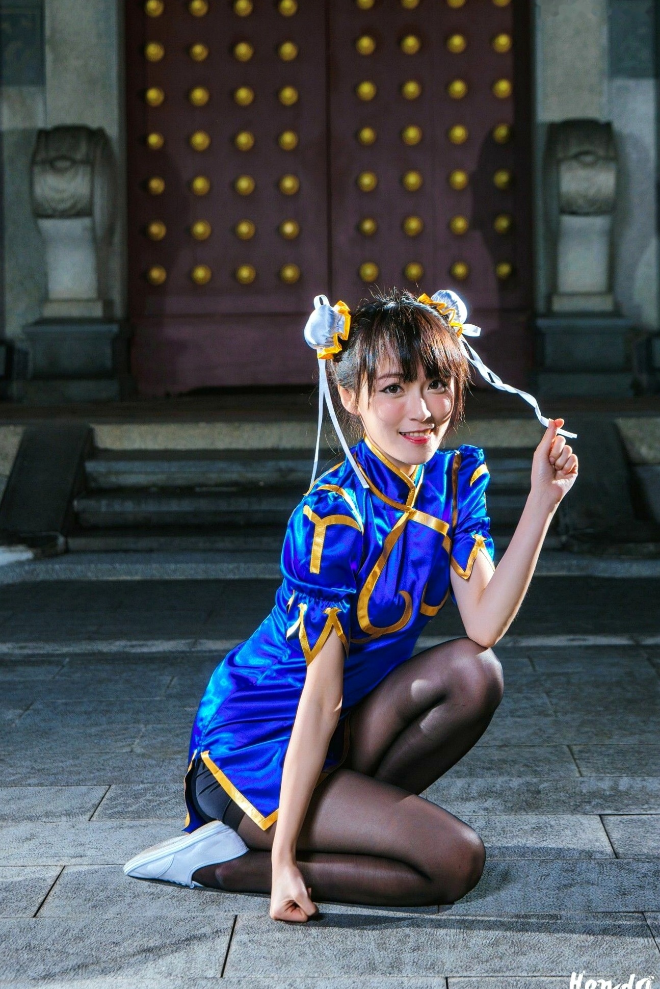 Gallery - 台湾正妹妙妙《春丽秀》写真集，古风寺庙背景下的街霸经典格斗角色扮演Cosplay台湾角色扮演丝袜女神 女神私房照_秀色女神 - image 2