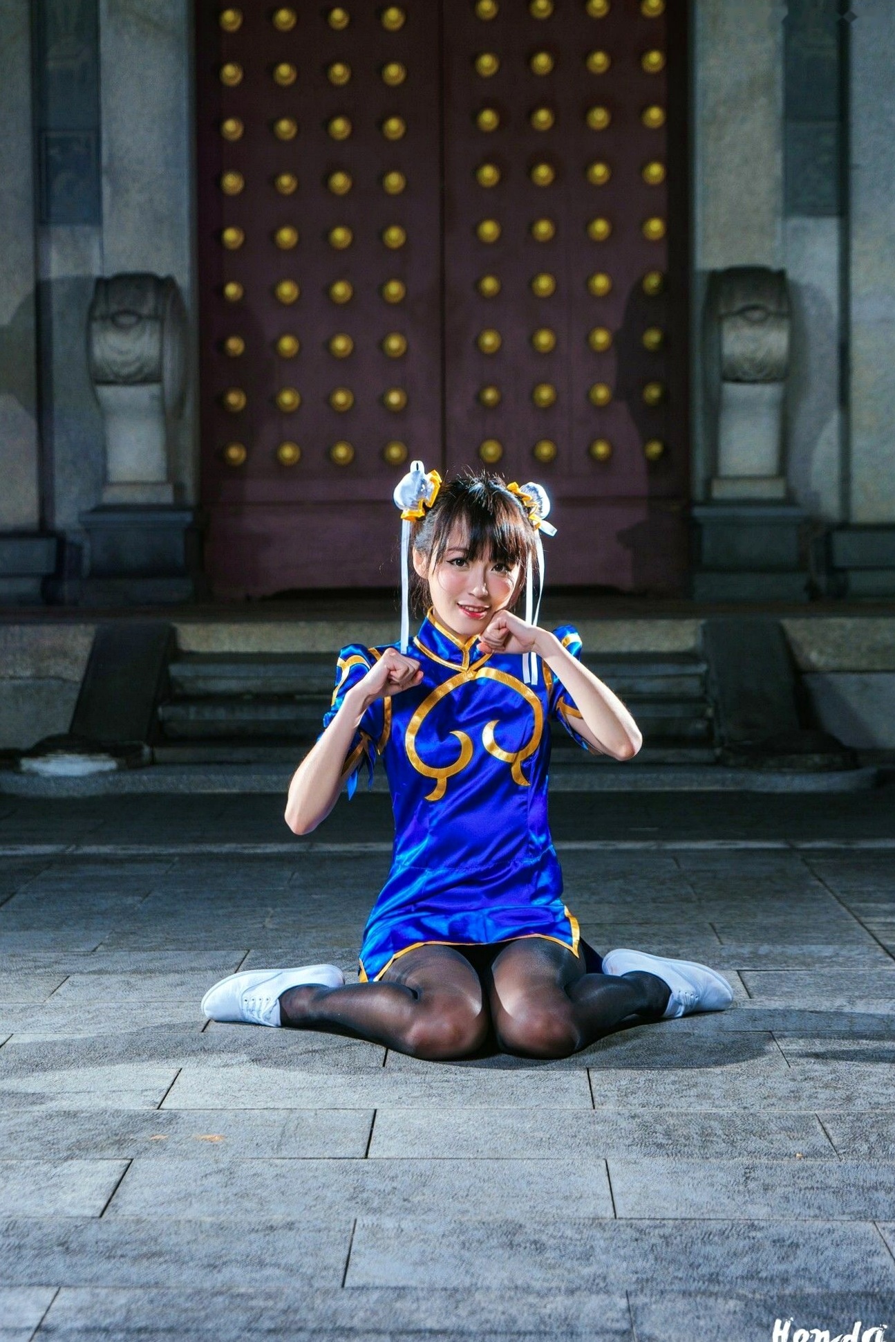 Gallery - 台湾正妹妙妙《春丽秀》写真集，古风寺庙背景下的街霸经典格斗角色扮演Cosplay台湾角色扮演丝袜女神 女神私房照_秀色女神 - image 3