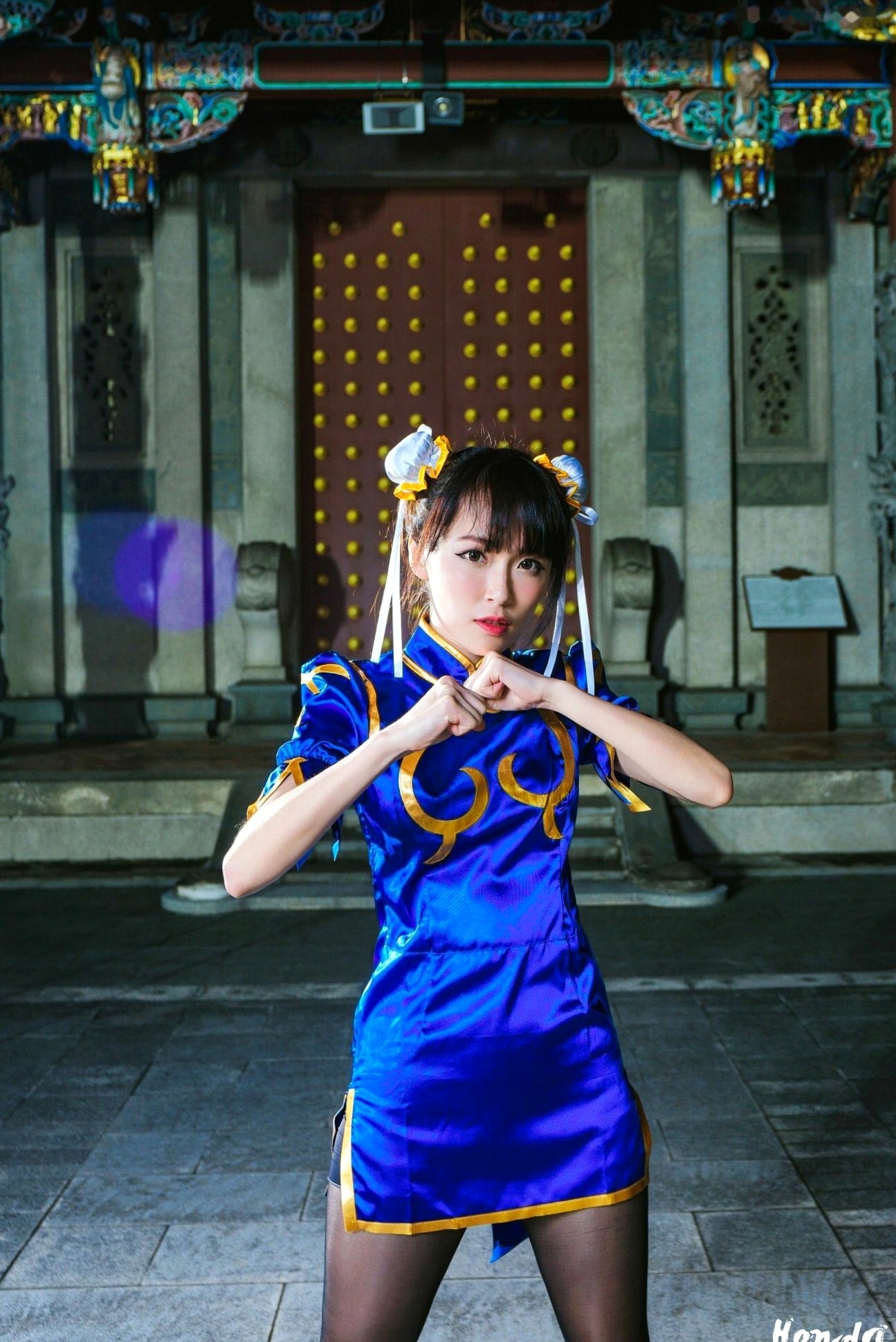 Gallery - 台湾正妹妙妙《春丽秀》写真集，古风寺庙背景下的街霸经典格斗角色扮演Cosplay台湾角色扮演丝袜女神 女神私房照_秀色女神 - image 5