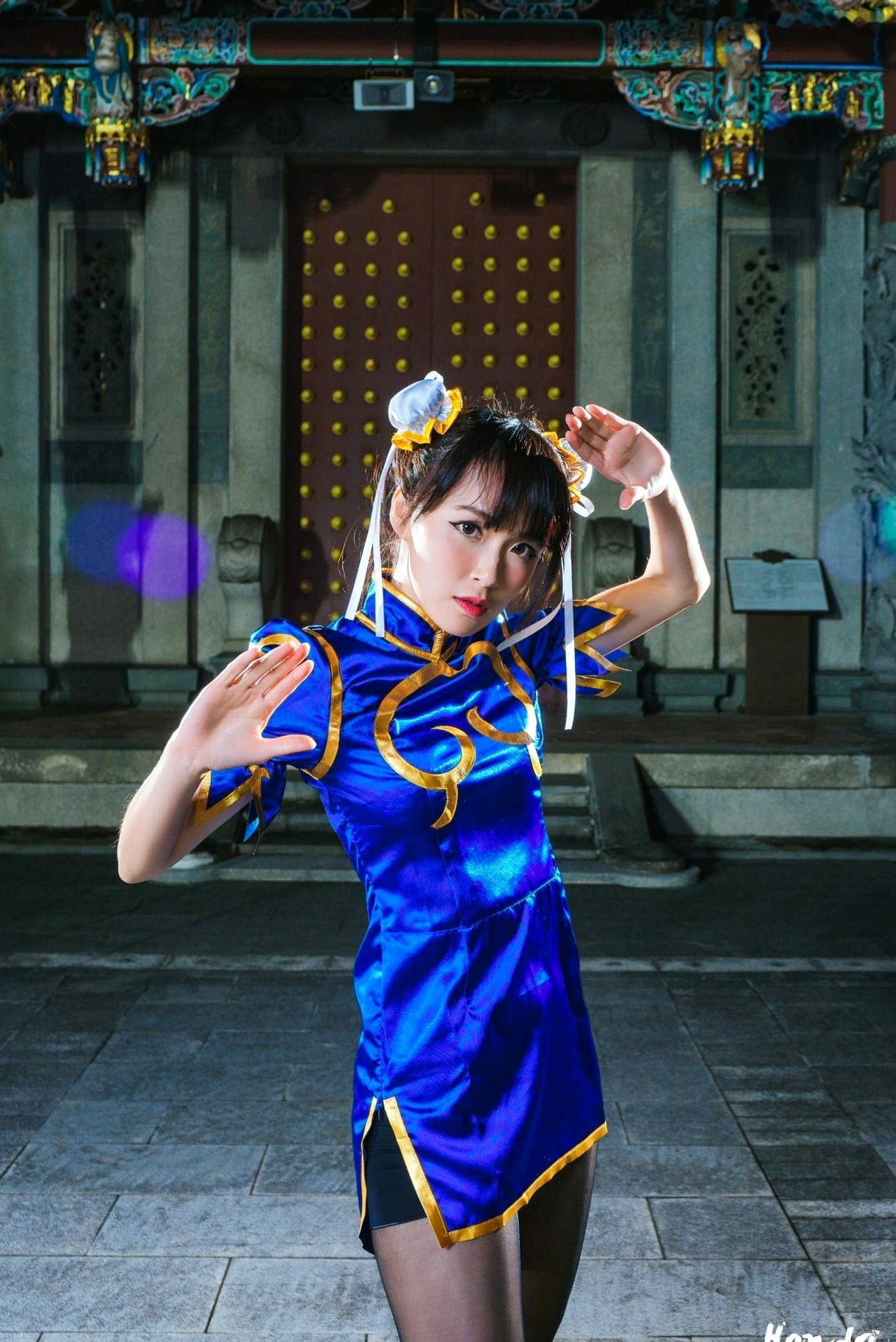 Gallery - 台湾正妹妙妙《春丽秀》写真集，古风寺庙背景下的街霸经典格斗角色扮演Cosplay台湾角色扮演丝袜女神 女神私房照_秀色女神 - image 9