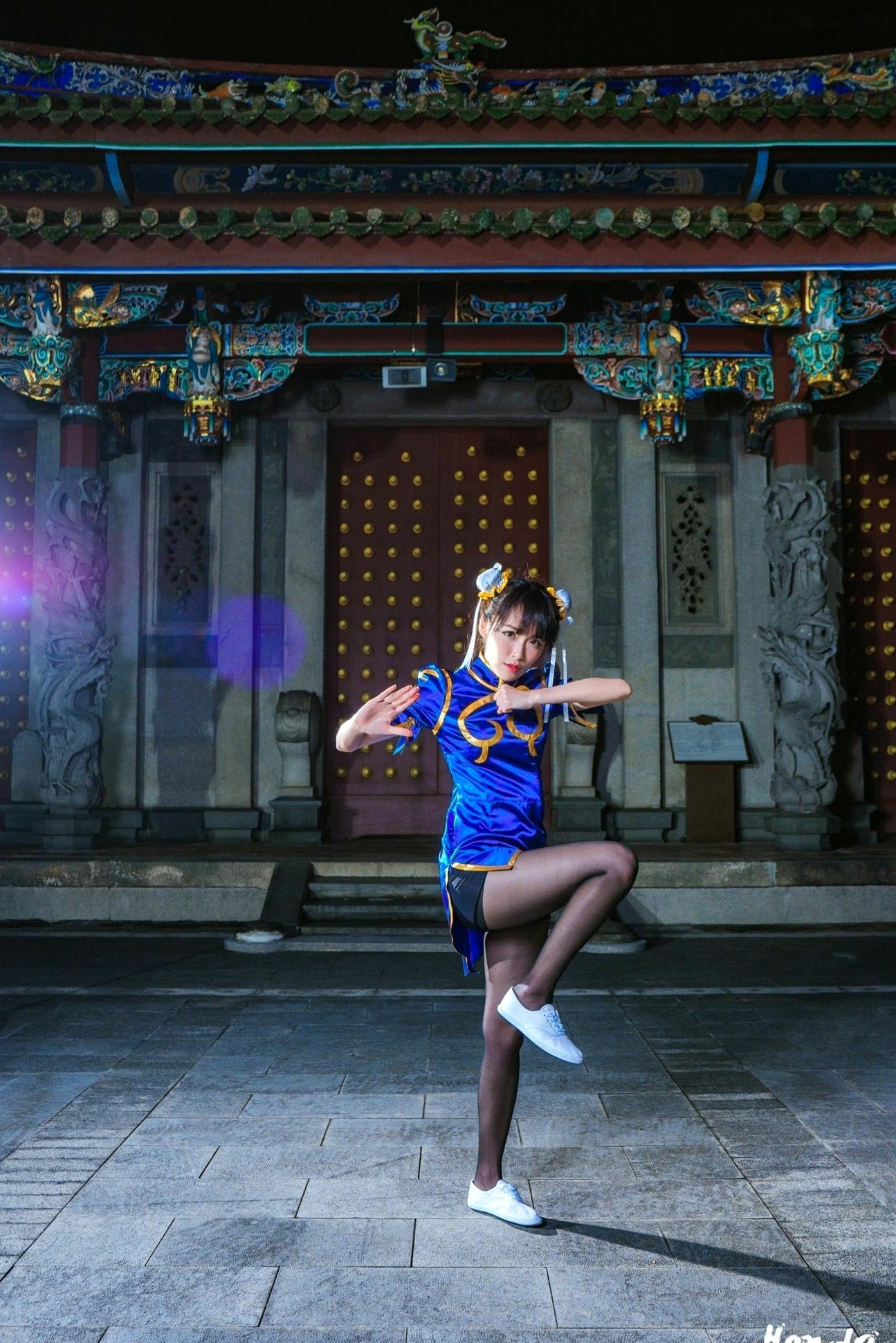 Gallery - 台湾正妹妙妙《春丽秀》写真集，古风寺庙背景下的街霸经典格斗角色扮演Cosplay台湾角色扮演丝袜女神 女神私房照_秀色女神 - image 10