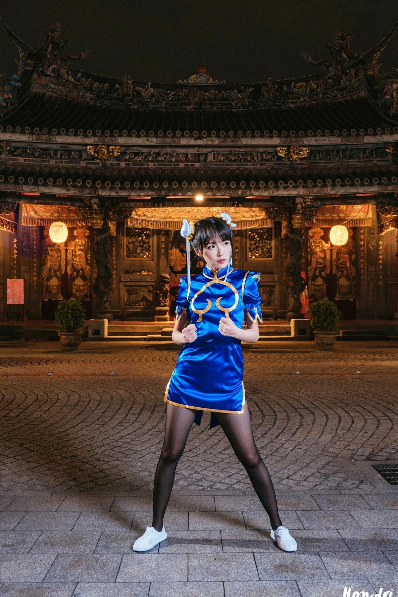 Gallery - 台湾正妹妙妙《春丽秀》写真集，古风寺庙背景下的街霸经典格斗角色扮演Cosplay台湾角色扮演丝袜女神 女神私房照_秀色女神 - image 11