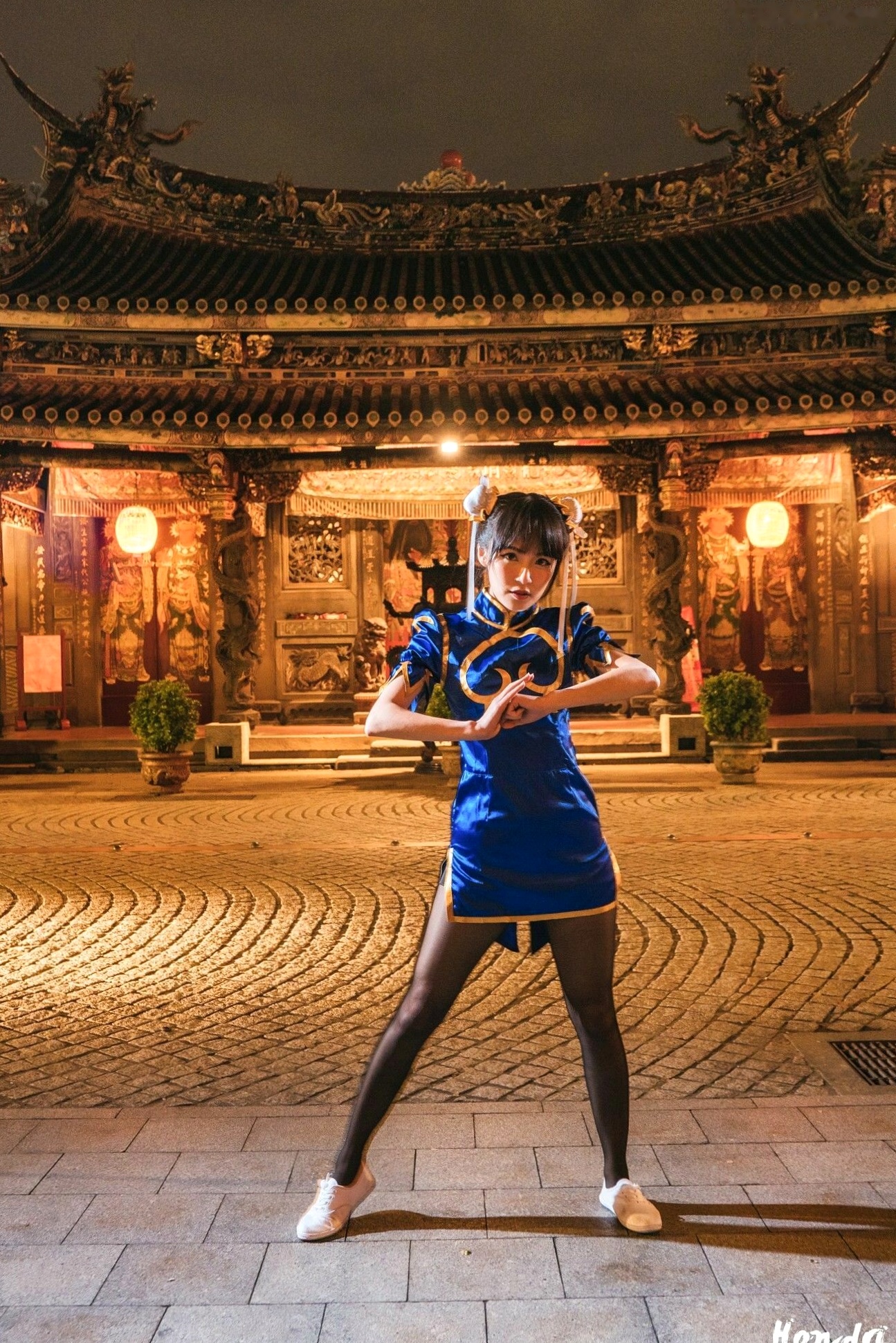 Gallery - 台湾正妹妙妙《春丽秀》写真集，古风寺庙背景下的街霸经典格斗角色扮演Cosplay台湾角色扮演丝袜女神 女神私房照_秀色女神 - image 12