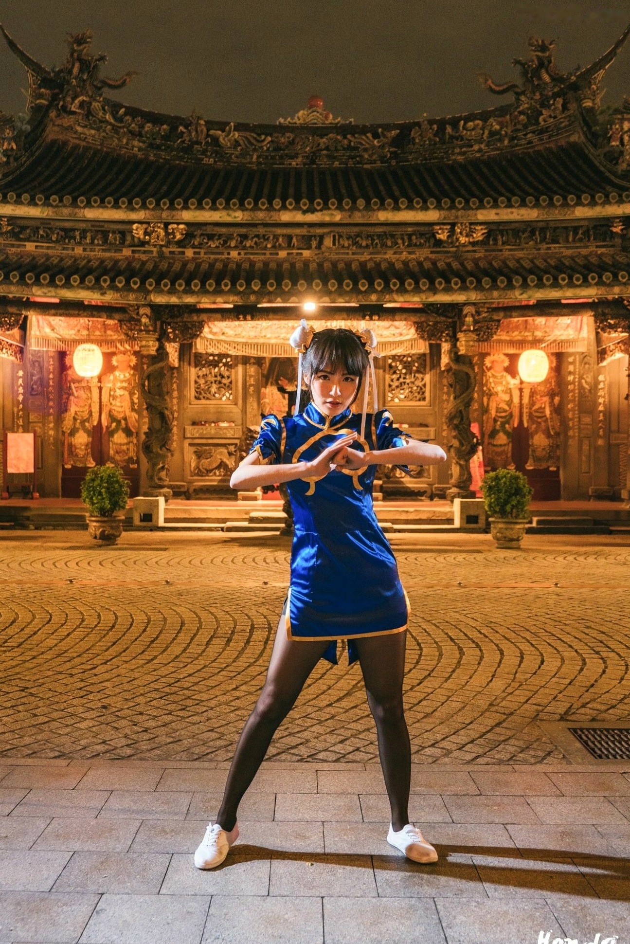 Gallery - 台湾正妹妙妙《春丽秀》写真集，古风寺庙背景下的街霸经典格斗角色扮演Cosplay台湾角色扮演丝袜女神 女神私房照_秀色女神 - image 13