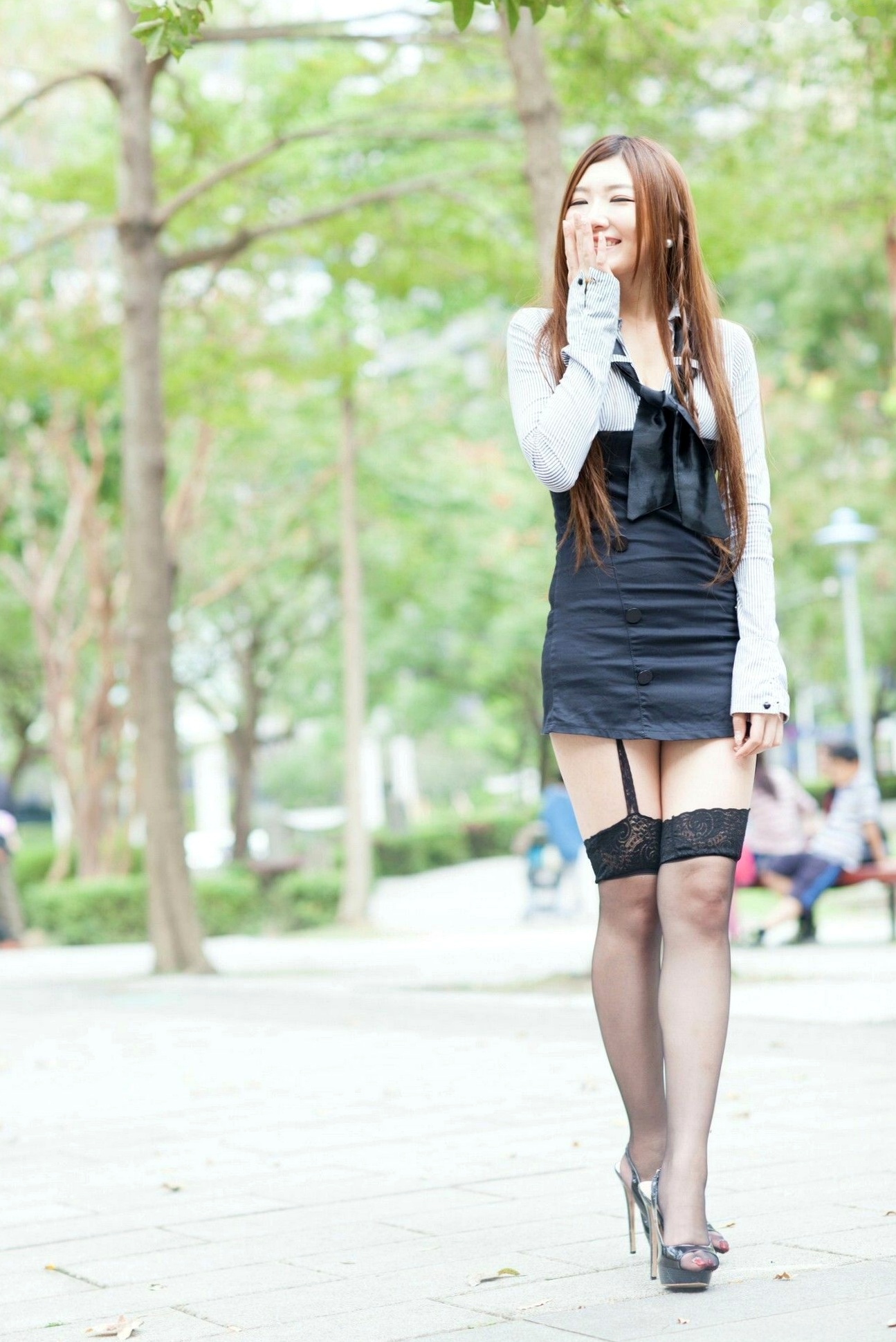 Gallery - 台湾正妹Michelle小羽《信义区魅力街拍》职场衬衫短裙制服诱惑，极致丝袜美腿知性展现 [50P]台湾街拍丝袜气质美腿 女神私房照_秀色女神 - image 38