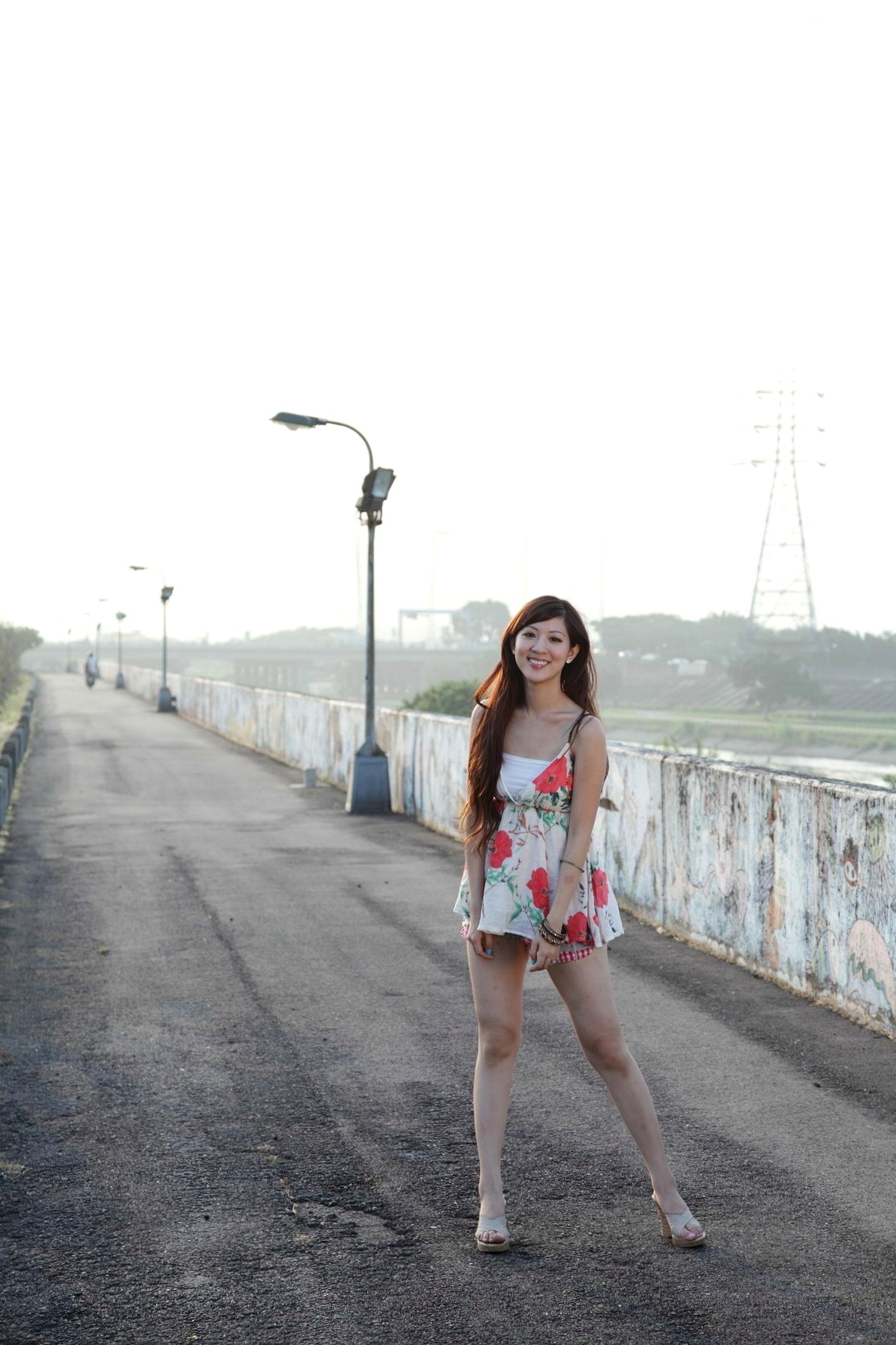 Gallery - 台湾正妹陈韦蓉/韩雨洁户外清新写真：绿荫公园里的治愈系微笑与甜美风情（98P）台湾清新户外治愈系白嫩 女神私房照_秀色女神 - image 1