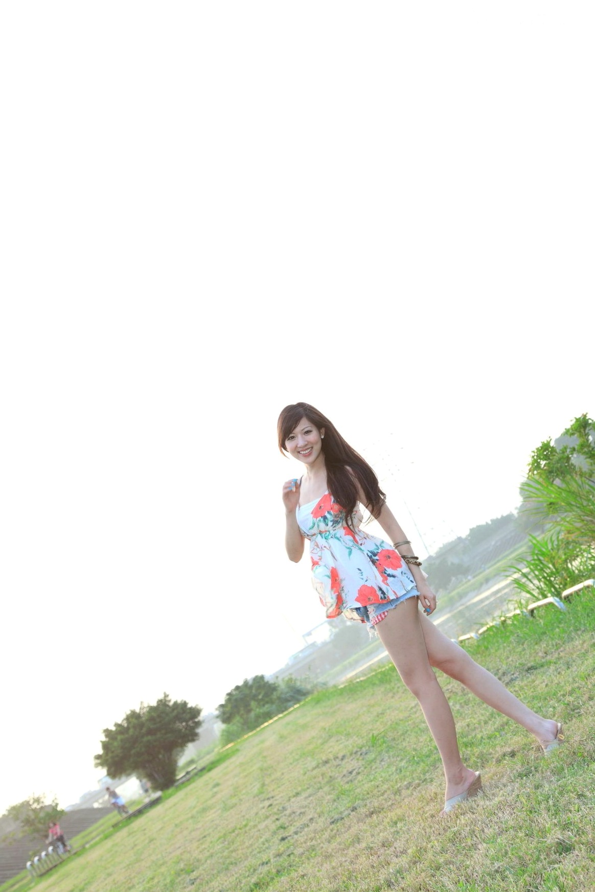 Gallery - 台湾正妹陈韦蓉/韩雨洁户外清新写真：绿荫公园里的治愈系微笑与甜美风情（98P）台湾清新户外治愈系白嫩 女神私房照_秀色女神 - image 7