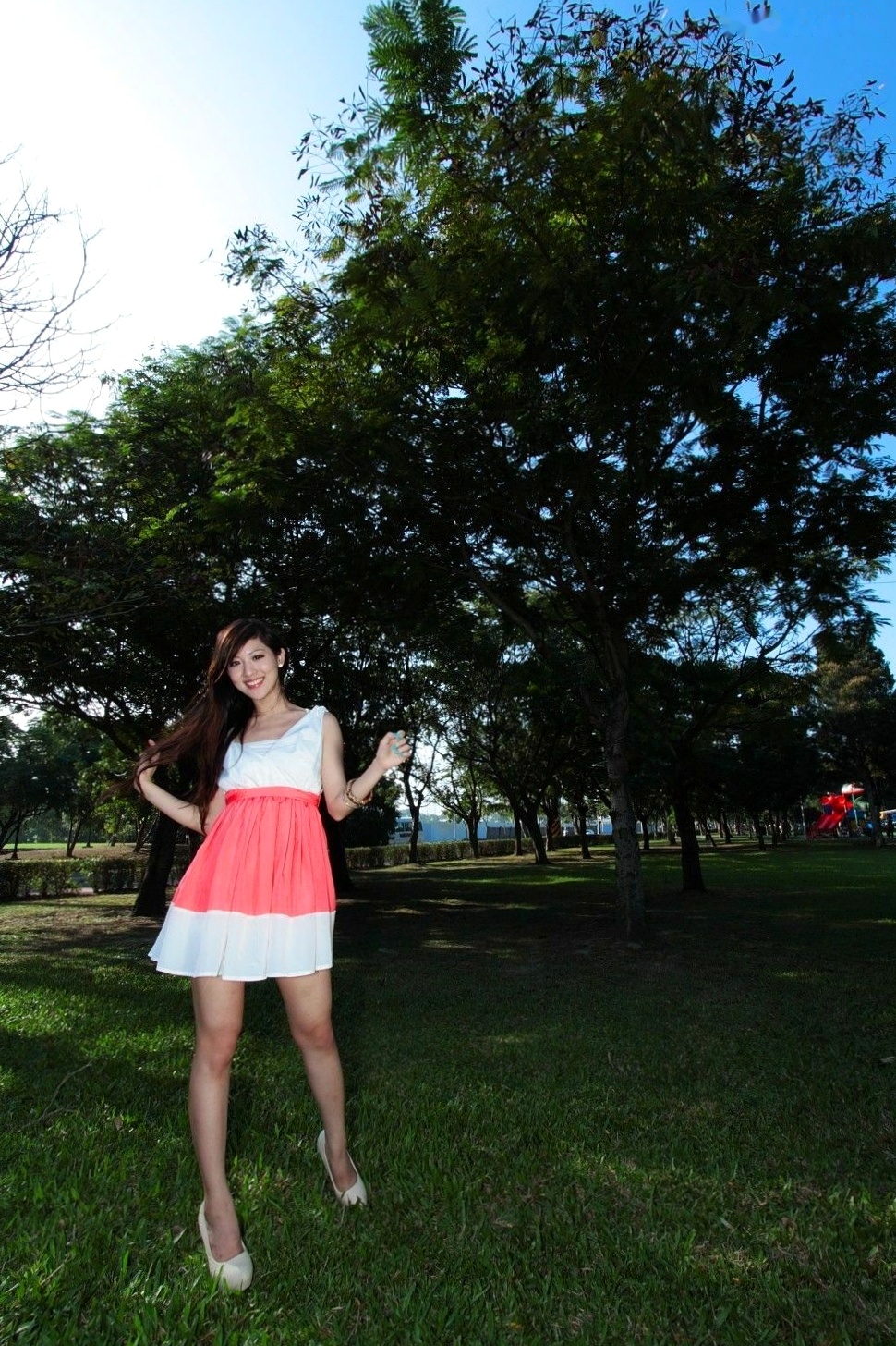 Gallery - 台湾正妹陈韦蓉/韩雨洁户外清新写真：绿荫公园里的治愈系微笑与甜美风情（98P）台湾清新户外治愈系白嫩 女神私房照_秀色女神 - image 23