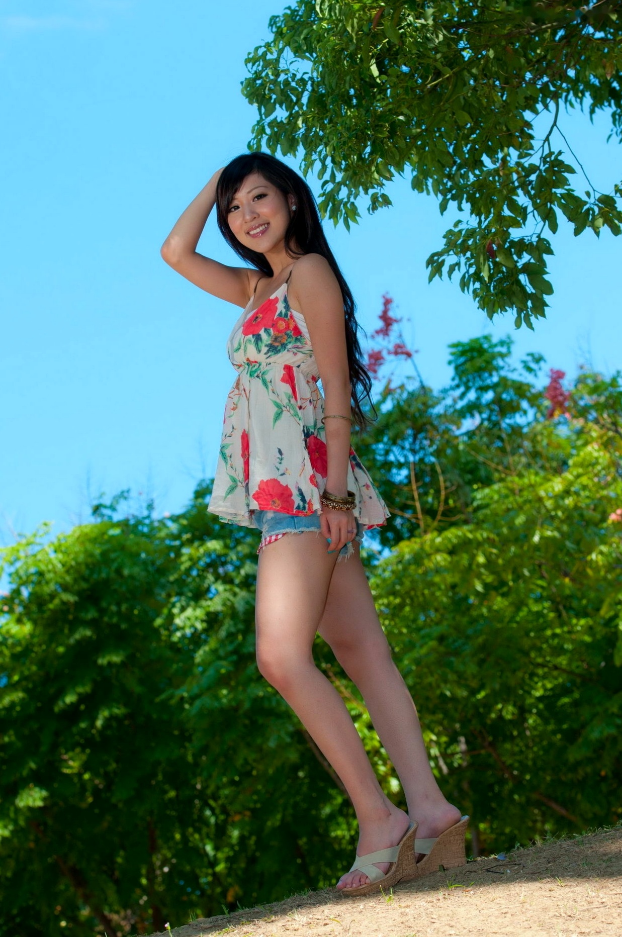 Gallery - 台湾正妹陈韦蓉/韩雨洁户外清新写真：绿荫公园里的治愈系微笑与甜美风情（98P）台湾清新户外治愈系白嫩 女神私房照_秀色女神 - image 24