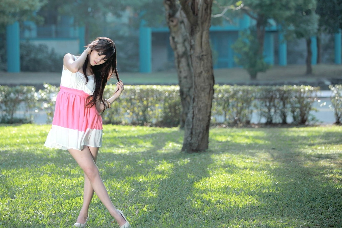 Gallery - 台湾正妹陈韦蓉/韩雨洁户外清新写真：绿荫公园里的治愈系微笑与甜美风情（98P）台湾清新户外治愈系白嫩 女神私房照_秀色女神 - image 29