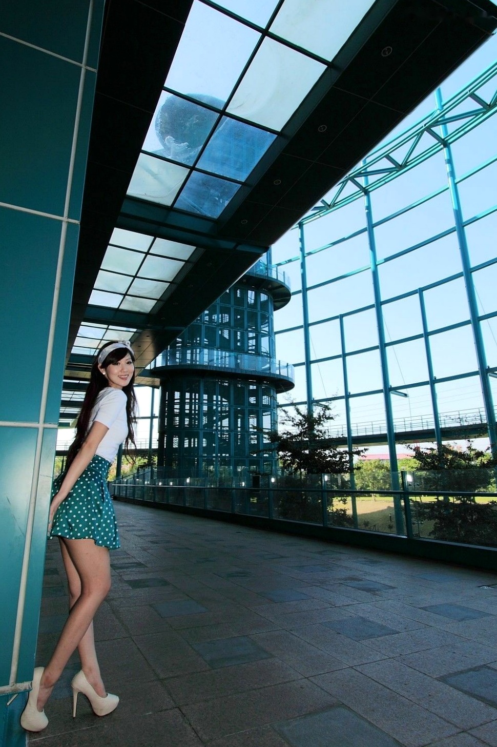 Gallery - 台湾正妹陈韦蓉/韩雨洁户外清新写真：绿荫公园里的治愈系微笑与甜美风情（98P）台湾清新户外治愈系白嫩 女神私房照_秀色女神 - image 45