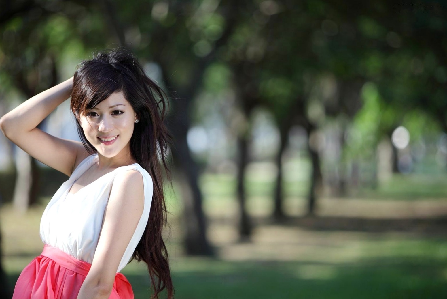 Gallery - 台湾正妹陈韦蓉/韩雨洁户外清新写真：绿荫公园里的治愈系微笑与甜美风情（98P）台湾清新户外治愈系白嫩 女神私房照_秀色女神 - image 77