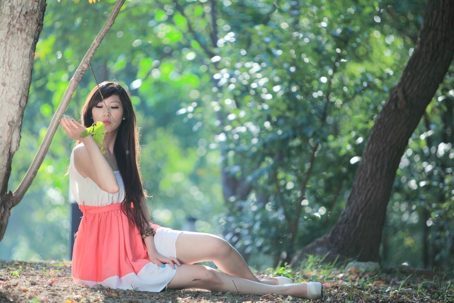 Gallery - 台湾正妹陈韦蓉/韩雨洁户外清新写真：绿荫公园里的治愈系微笑与甜美风情（98P）台湾清新户外治愈系白嫩 女神私房照_秀色女神 - image 81
