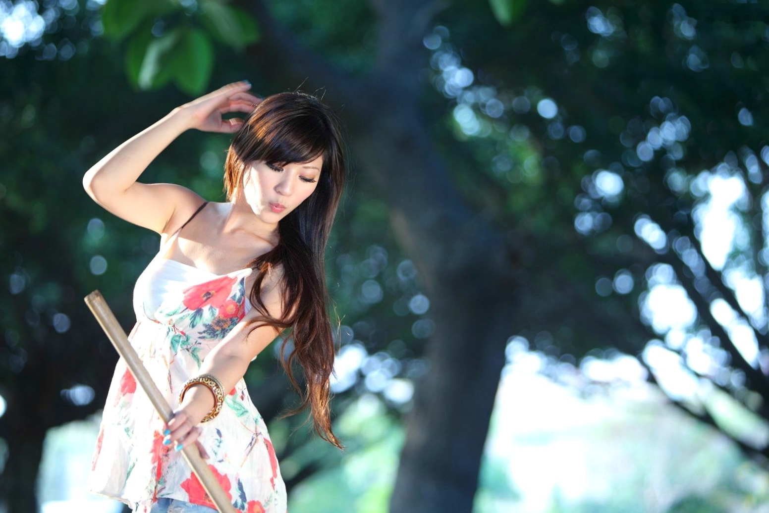 Gallery - 台湾正妹陈韦蓉/韩雨洁户外清新写真：绿荫公园里的治愈系微笑与甜美风情（98P）台湾清新户外治愈系白嫩 女神私房照_秀色女神 - image 93