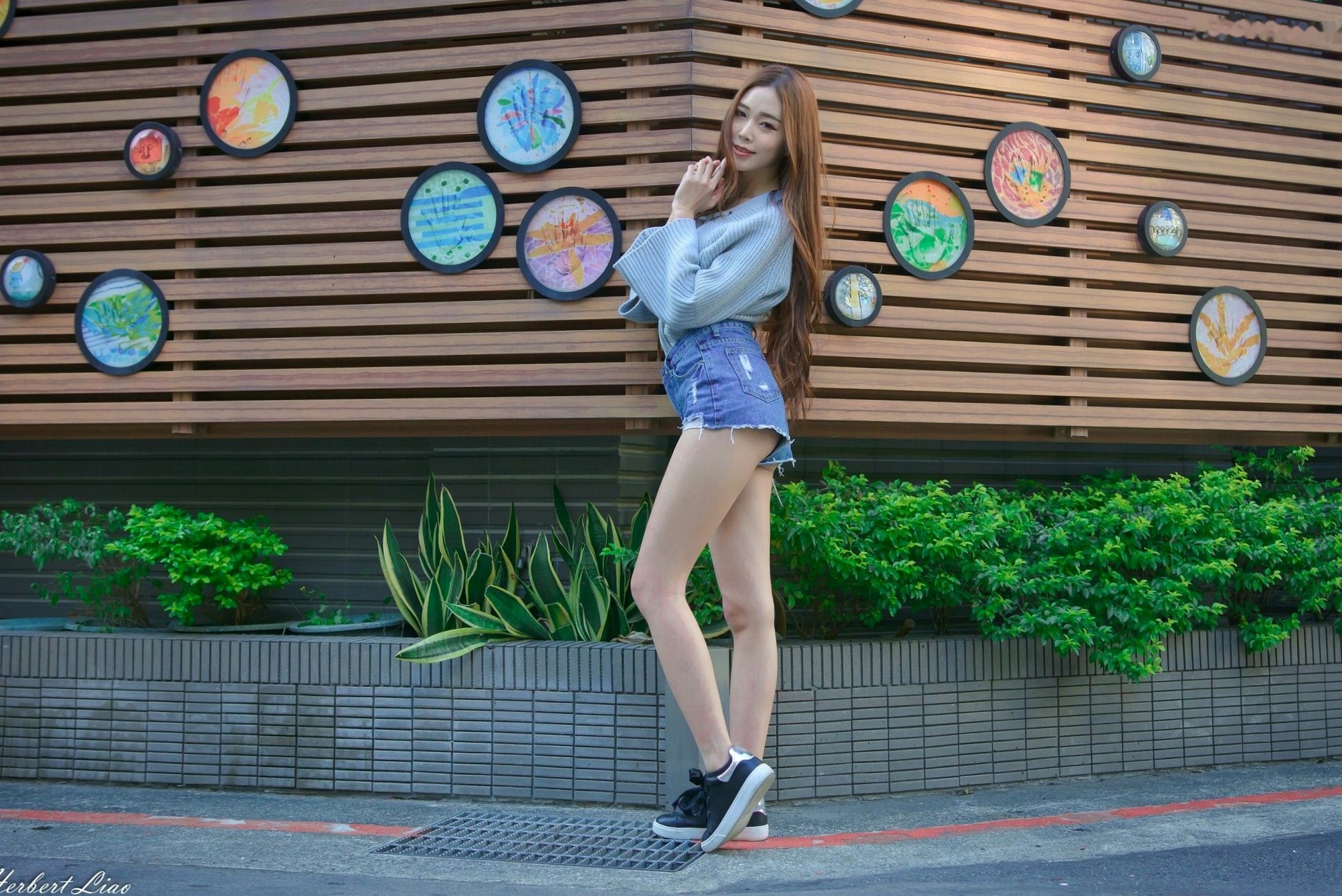 Gallery - 台湾正妹黄上晏Rubis古亭站街拍写真，清新毛衣搭配热裤尽显修长美腿，都市邻家风情台湾街拍美腿气质清新 女神私房照_秀色女神 - image 5