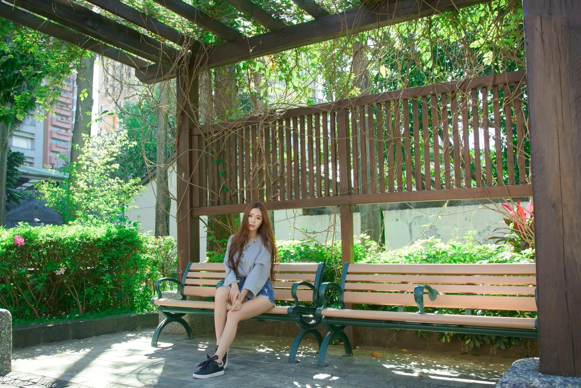Gallery - 台湾正妹黄上晏Rubis古亭站街拍写真，清新毛衣搭配热裤尽显修长美腿，都市邻家风情台湾街拍美腿气质清新 女神私房照_秀色女神 - image 24