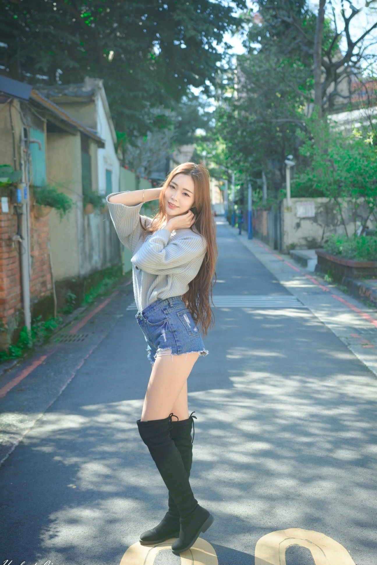 Gallery - 台湾正妹黄上晏Rubis古亭站街拍写真，清新毛衣搭配热裤尽显修长美腿，都市邻家风情台湾街拍美腿气质清新 女神私房照_秀色女神 - image 27