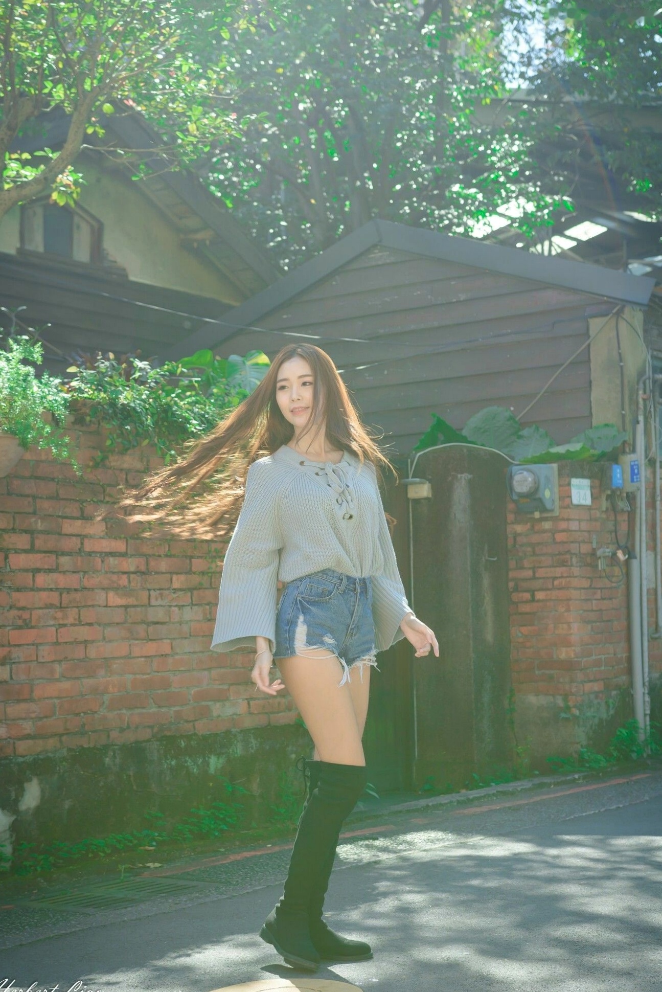 Gallery - 台湾正妹黄上晏Rubis古亭站街拍写真，清新毛衣搭配热裤尽显修长美腿，都市邻家风情台湾街拍美腿气质清新 女神私房照_秀色女神 - image 63