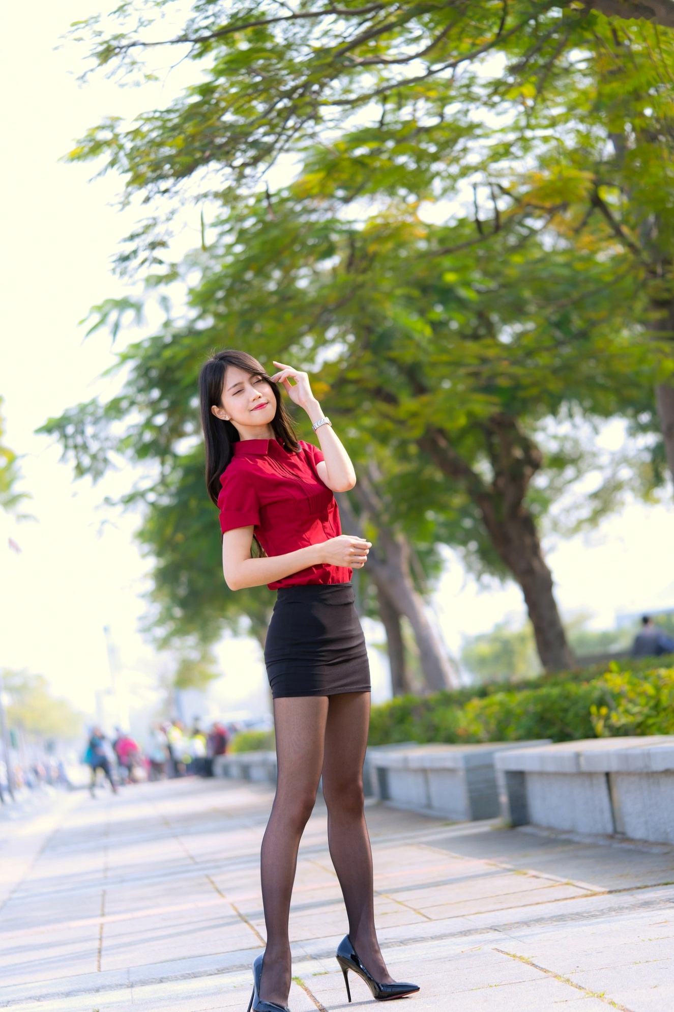Gallery - 台湾正妹Candy宝儿职场OL风写真：梦时代公园街拍，黑丝美腿展现迷人御姐魅力台湾街拍丝袜气质御女郎 - Royal Lady  女神私房照_秀色女神 - image 11