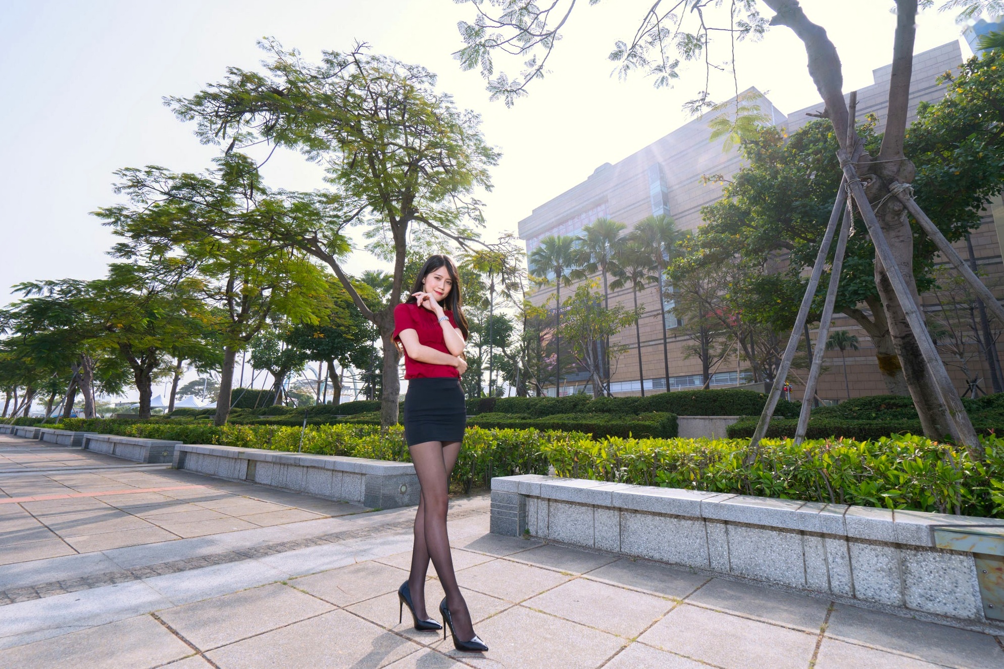 Gallery - 台湾正妹Candy宝儿职场OL风写真：梦时代公园街拍，黑丝美腿展现迷人御姐魅力台湾街拍丝袜气质御女郎 - Royal Lady  女神私房照_秀色女神 - image 24