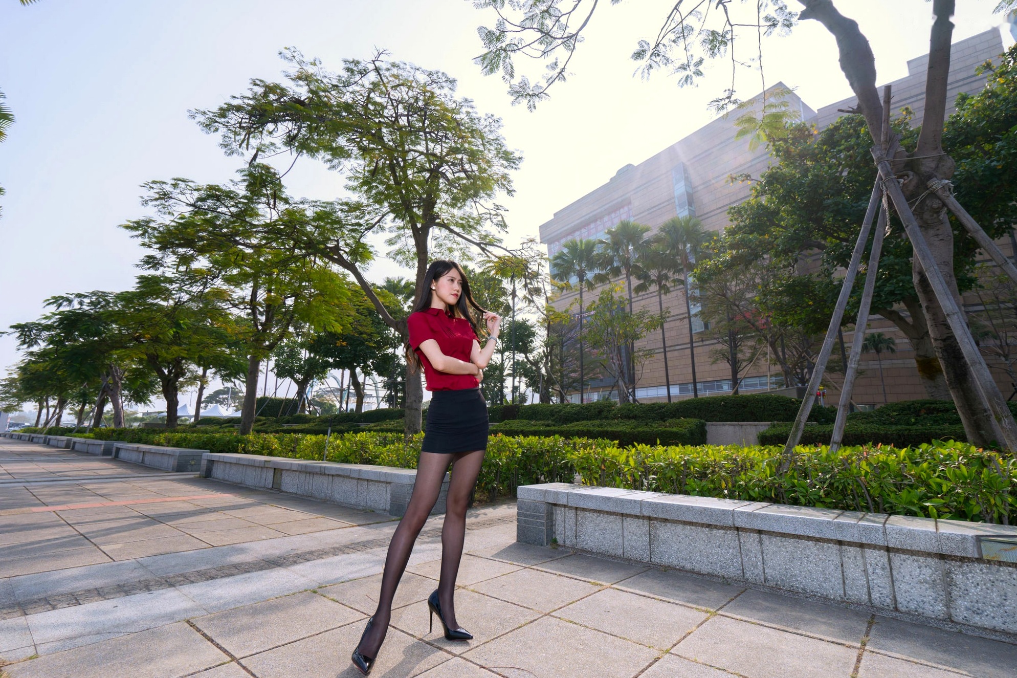 Gallery - 台湾正妹Candy宝儿职场OL风写真：梦时代公园街拍，黑丝美腿展现迷人御姐魅力台湾街拍丝袜气质御女郎 - Royal Lady  女神私房照_秀色女神 - image 41