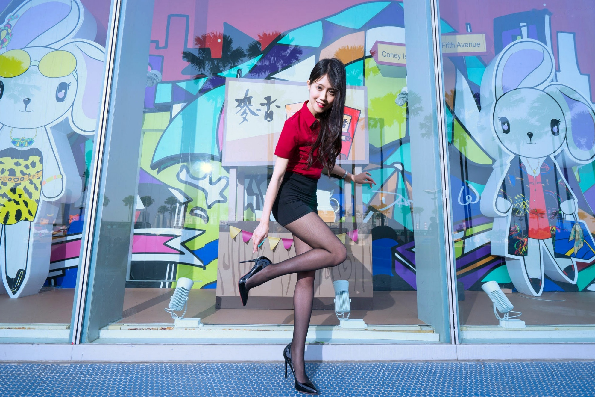 Gallery - 台湾正妹Candy宝儿职场OL风写真：梦时代公园街拍，黑丝美腿展现迷人御姐魅力台湾街拍丝袜气质御女郎 - Royal Lady  女神私房照_秀色女神 - image 44