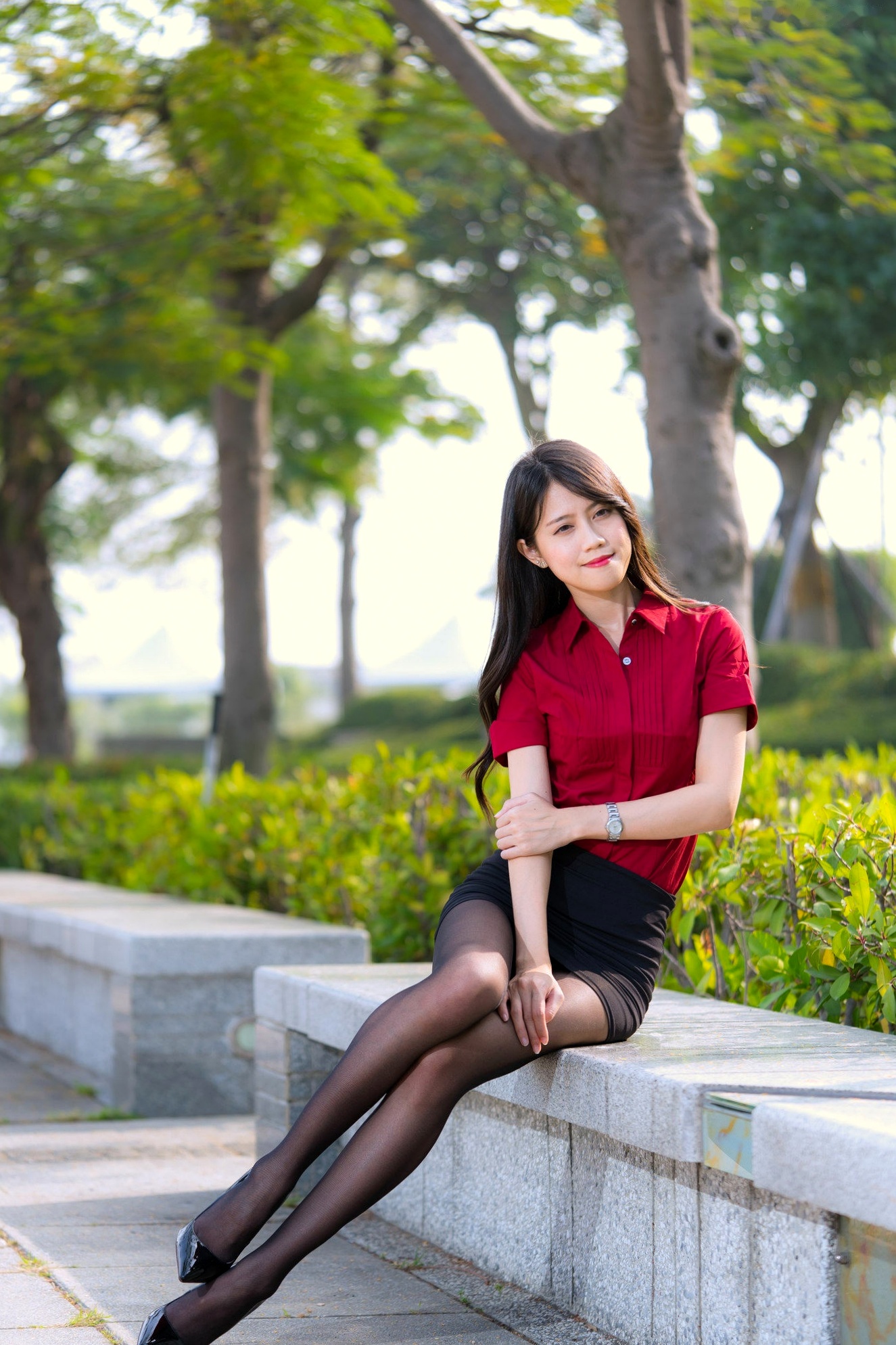 Gallery - 台湾正妹Candy宝儿职场OL风写真：梦时代公园街拍，黑丝美腿展现迷人御姐魅力台湾街拍丝袜气质御女郎 - Royal Lady  女神私房照_秀色女神 - image 70