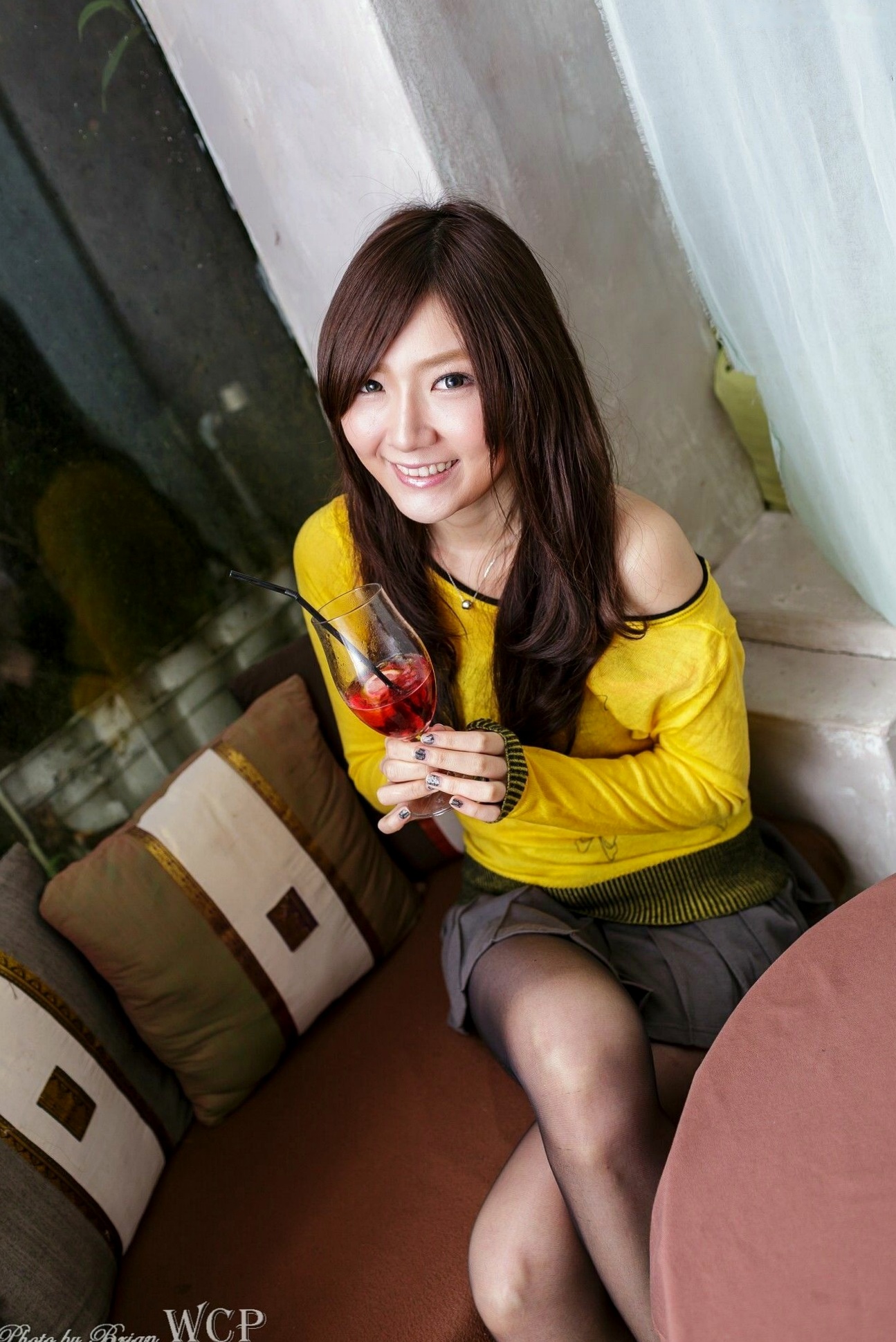 Gallery - 台湾正妹谢馥羽Michelle清新外拍：明黄针织衫配短裙黑丝，尽显甜美青春魅力（35P）台湾清纯气质美腿黑丝 女神私房照_秀色女神 - image 21