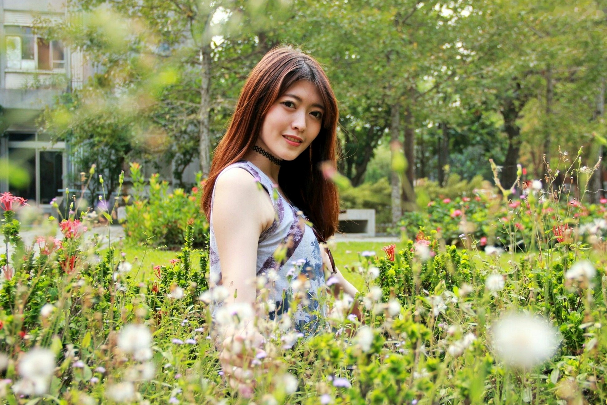 Gallery - 台湾正妹Brindy薛薛私房写真，台大校园户外清新外拍，青春活力背带裤少女甜美气质美腿套图台湾清新街拍户外治愈系 女神私房照_秀色女神 - image 10