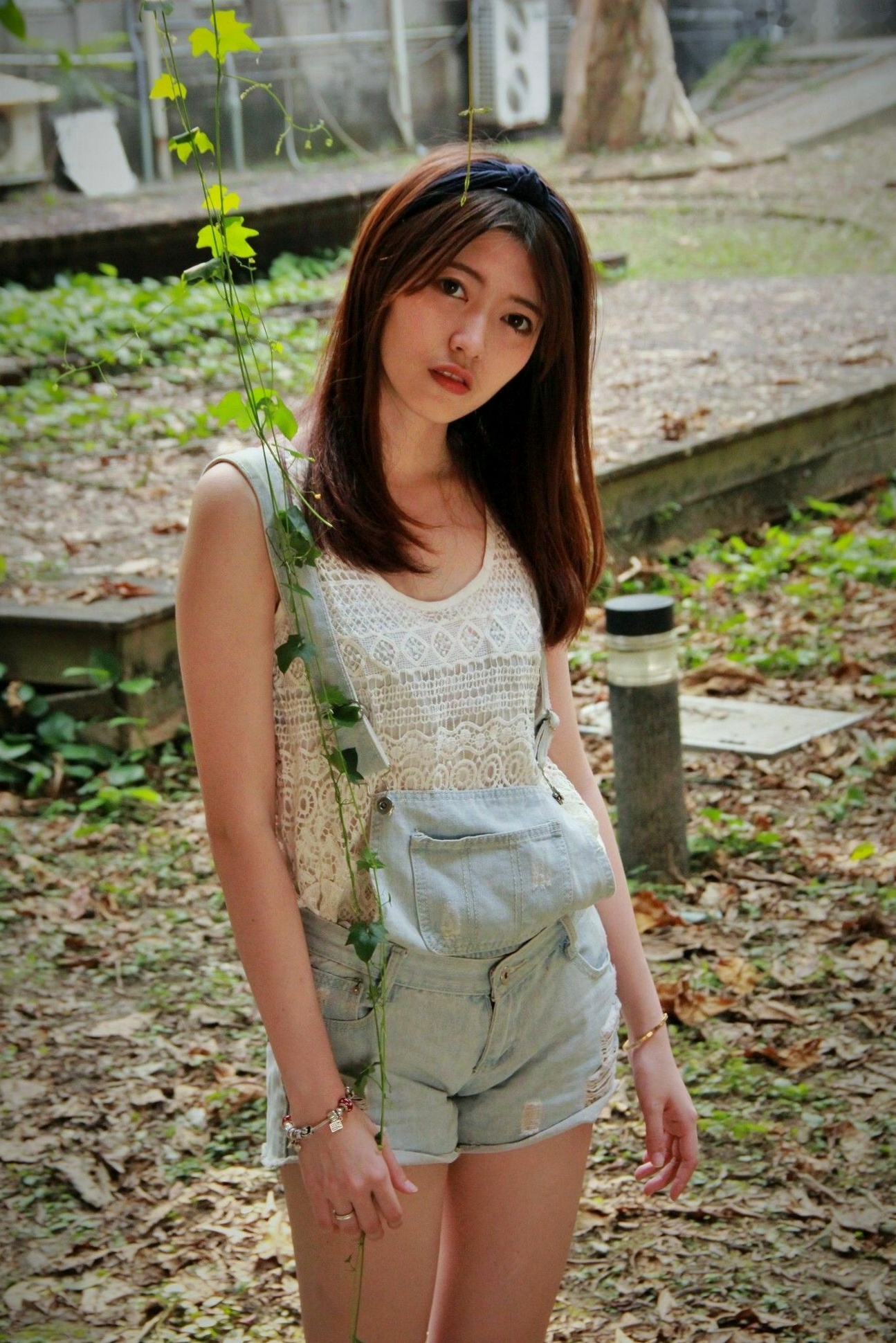 Gallery - 台湾正妹Brindy薛薛私房写真，台大校园户外清新外拍，青春活力背带裤少女甜美气质美腿套图台湾清新街拍户外治愈系 女神私房照_秀色女神 - image 29