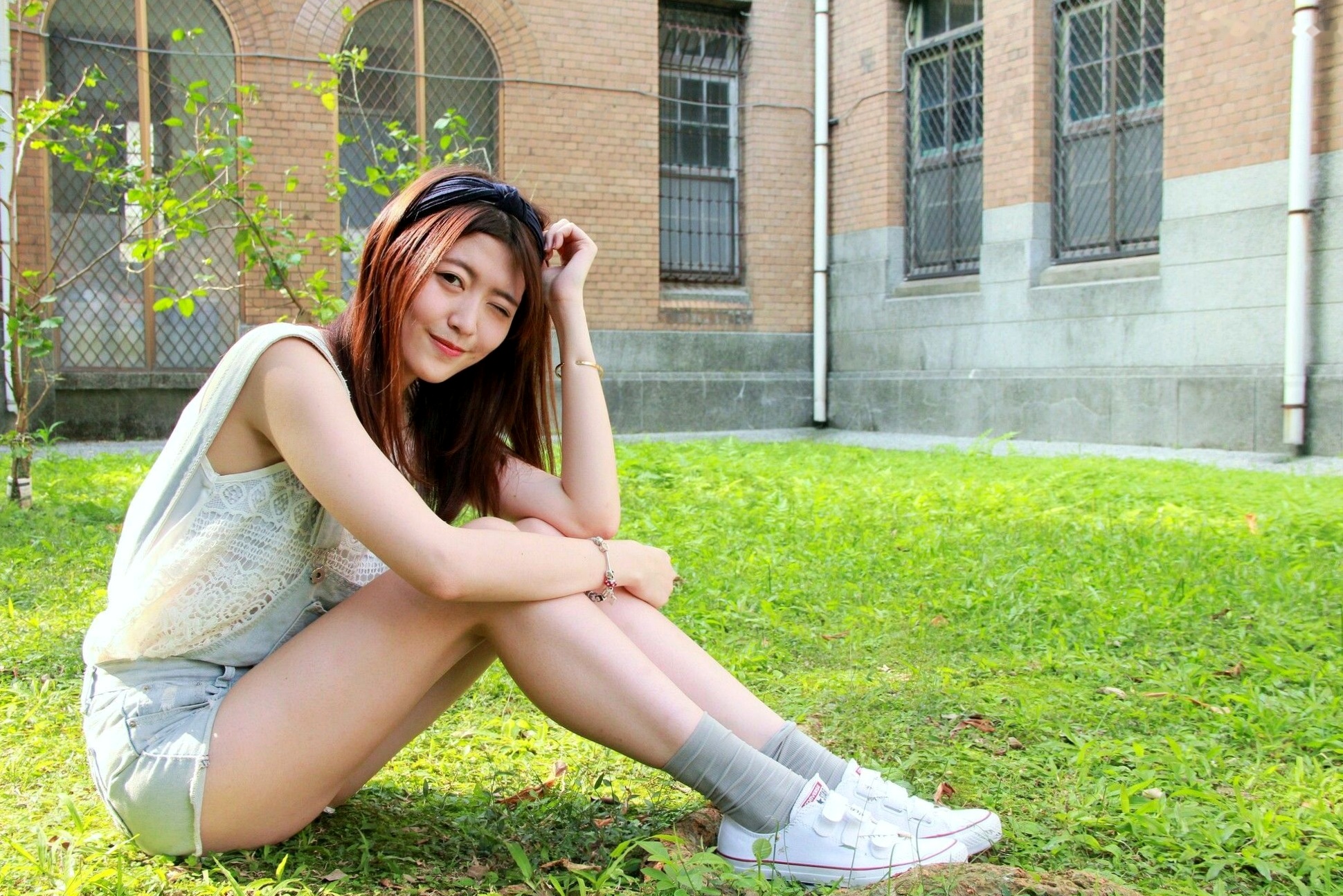 Gallery - 台湾正妹Brindy薛薛私房写真，台大校园户外清新外拍，青春活力背带裤少女甜美气质美腿套图台湾清新街拍户外治愈系 女神私房照_秀色女神 - image 36