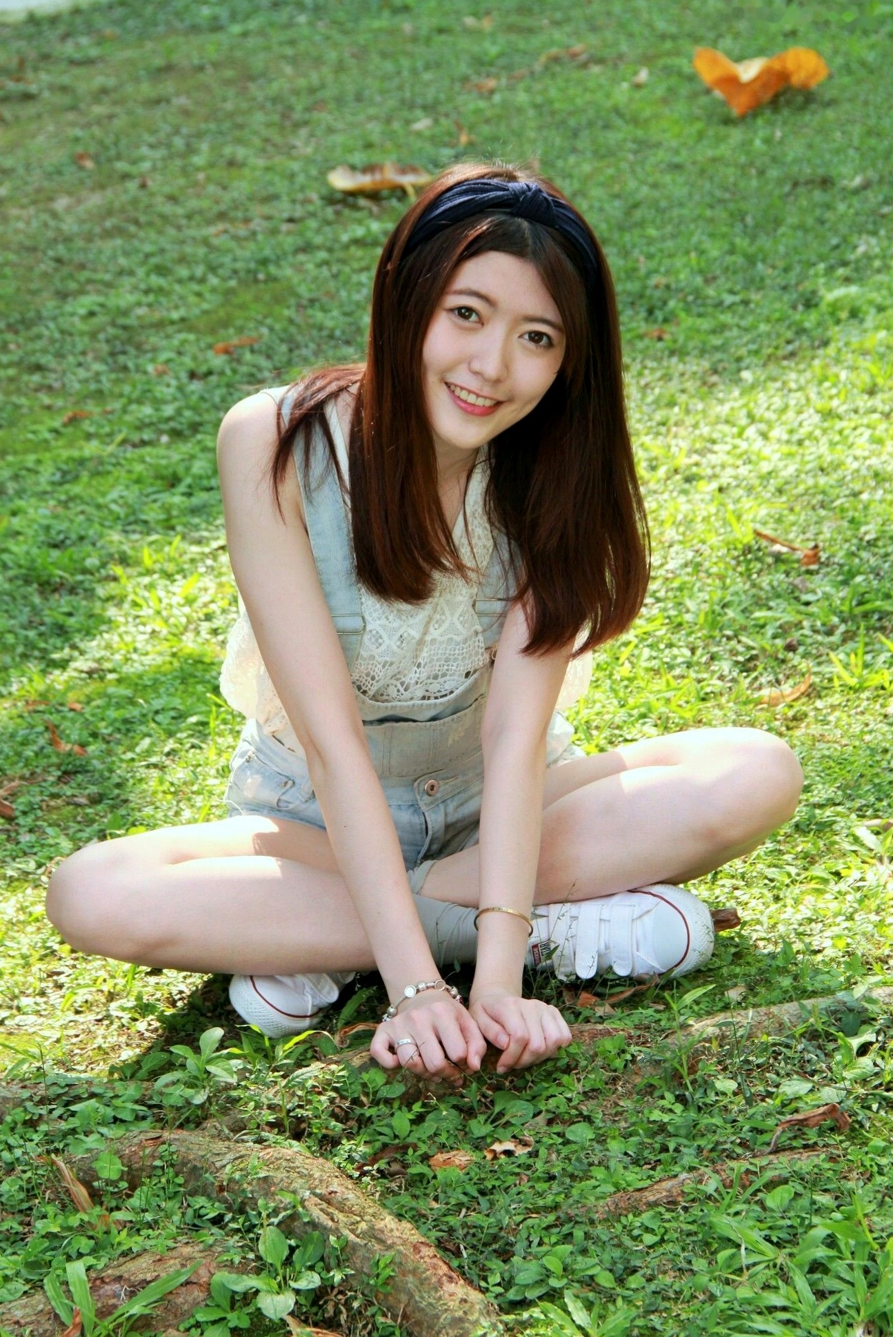 Gallery - 台湾正妹Brindy薛薛私房写真，台大校园户外清新外拍，青春活力背带裤少女甜美气质美腿套图台湾清新街拍户外治愈系 女神私房照_秀色女神 - image 37