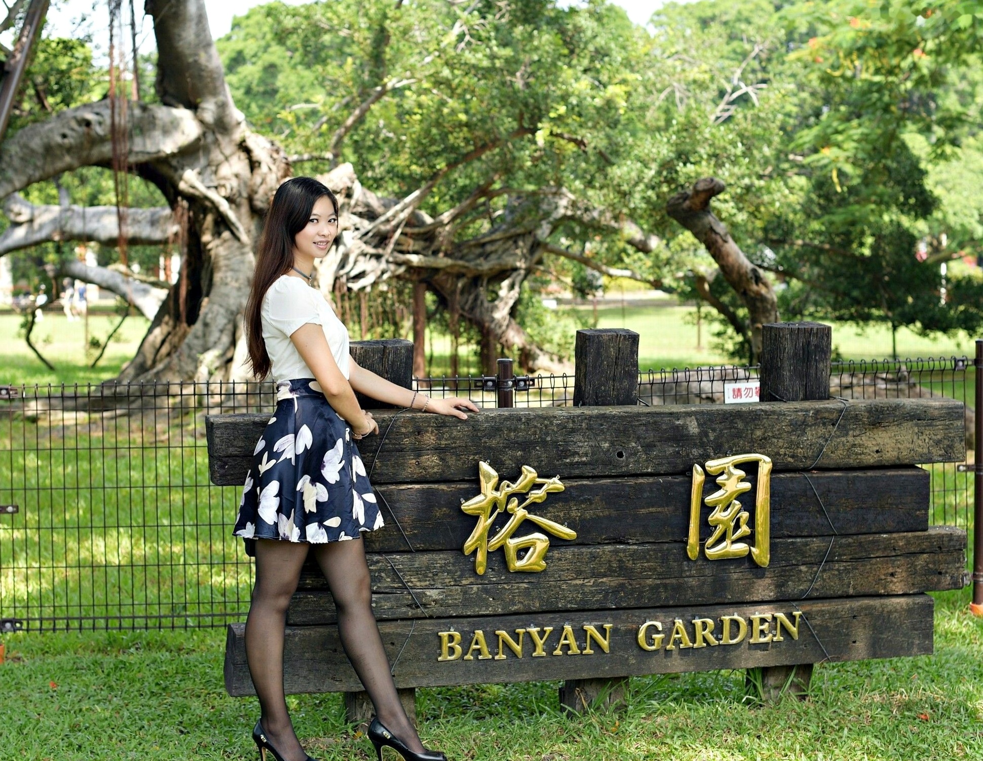 Gallery - 台湾正妹小雯成大校外拍制服写真，青春学妹校服诱惑秀精致美腿，清新校园风系列写真集台湾清纯制服校服美腿 女神私房照_秀色女神 - image 7