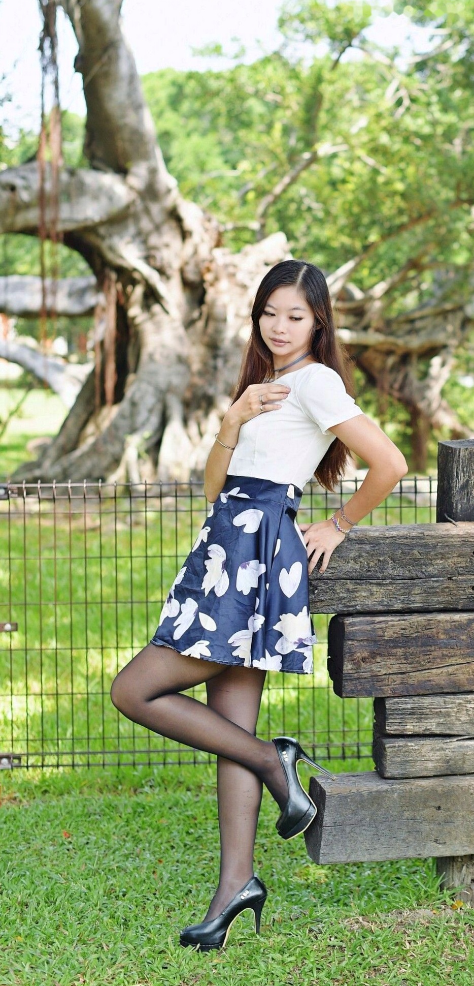 Gallery - 台湾正妹小雯成大校外拍制服写真，青春学妹校服诱惑秀精致美腿，清新校园风系列写真集台湾清纯制服校服美腿 女神私房照_秀色女神 - image 10