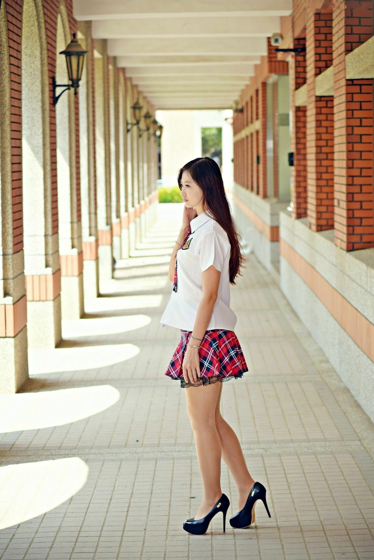 Gallery - 台湾正妹小雯成大校外拍制服写真，青春学妹校服诱惑秀精致美腿，清新校园风系列写真集台湾清纯制服校服美腿 女神私房照_秀色女神 - image 15