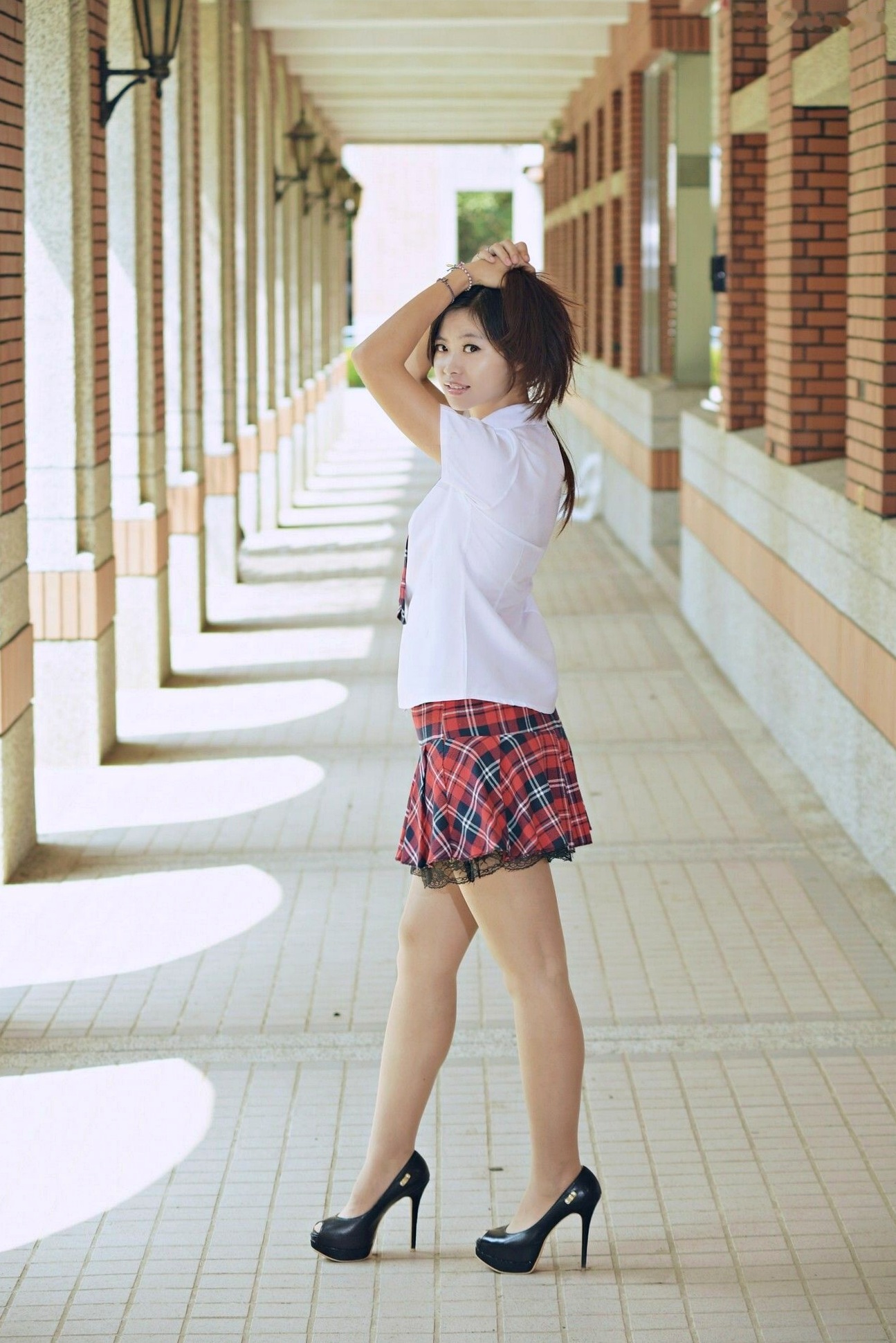 Gallery - 台湾正妹小雯成大校外拍制服写真，青春学妹校服诱惑秀精致美腿，清新校园风系列写真集台湾清纯制服校服美腿 女神私房照_秀色女神 - image 17